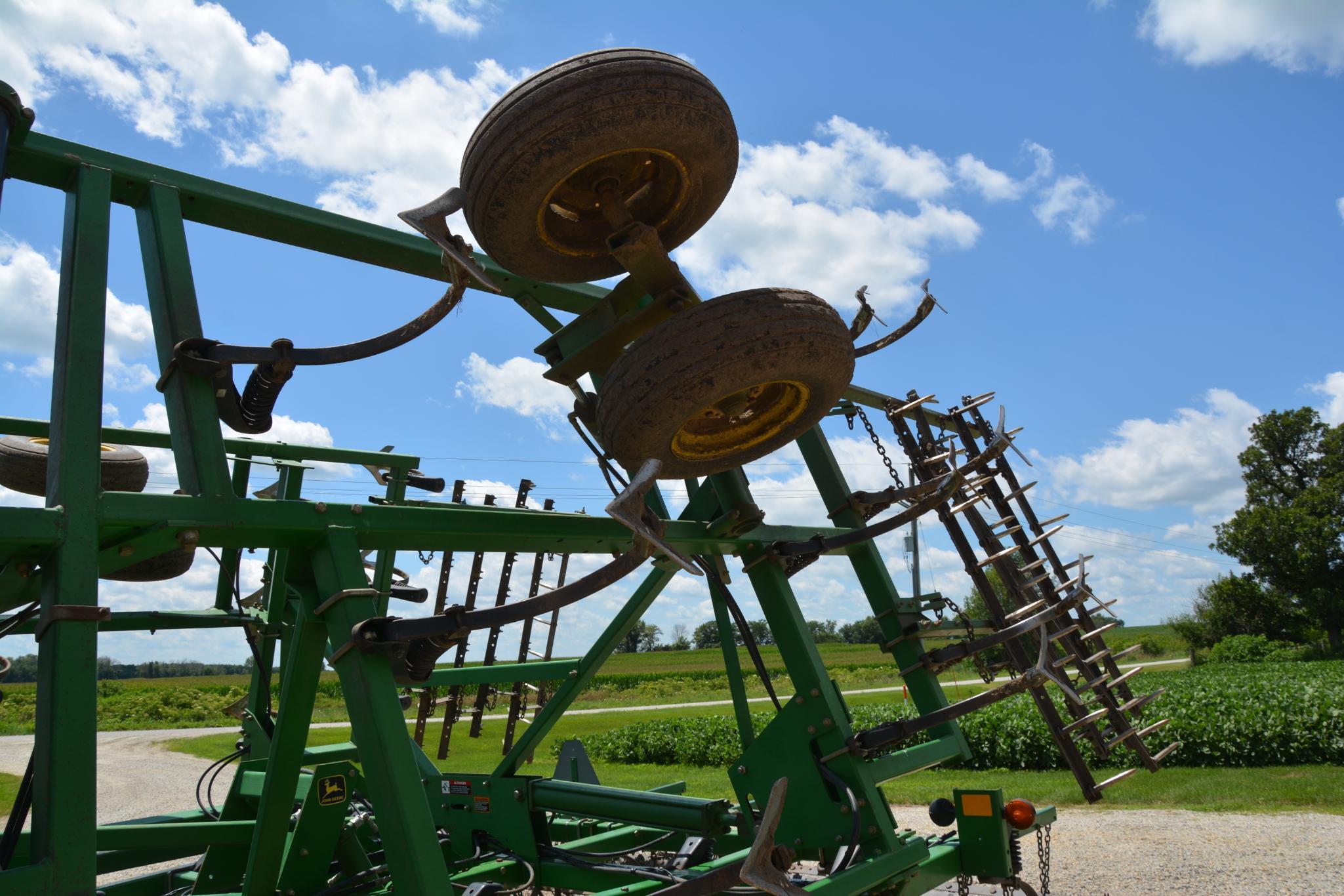 1998 John Deere 726 27'9" soil finisher