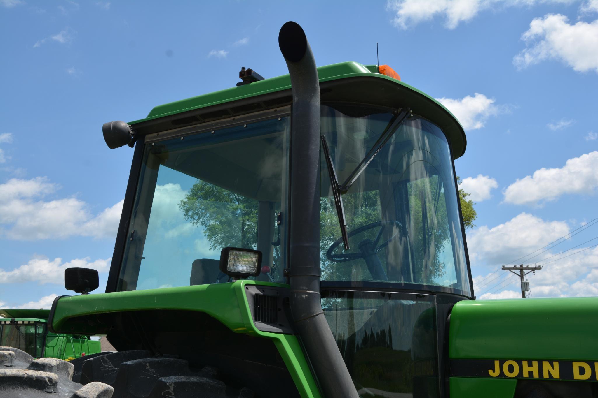 1992 John Deere 4760 2wd tractor