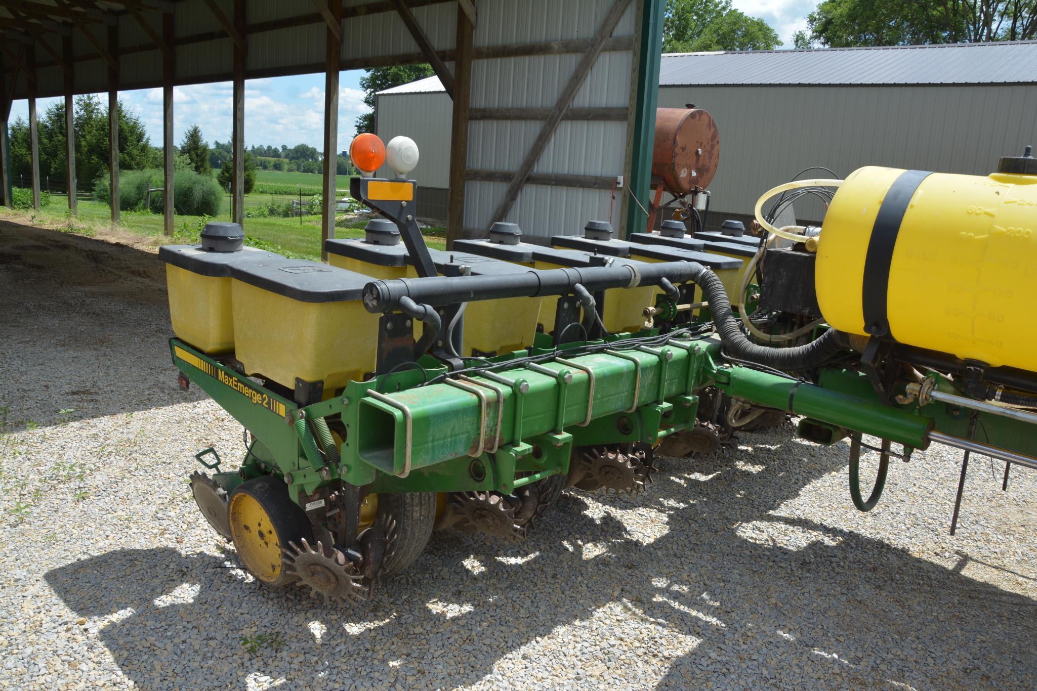 1992 John Deere 7200 16 row 30" planter