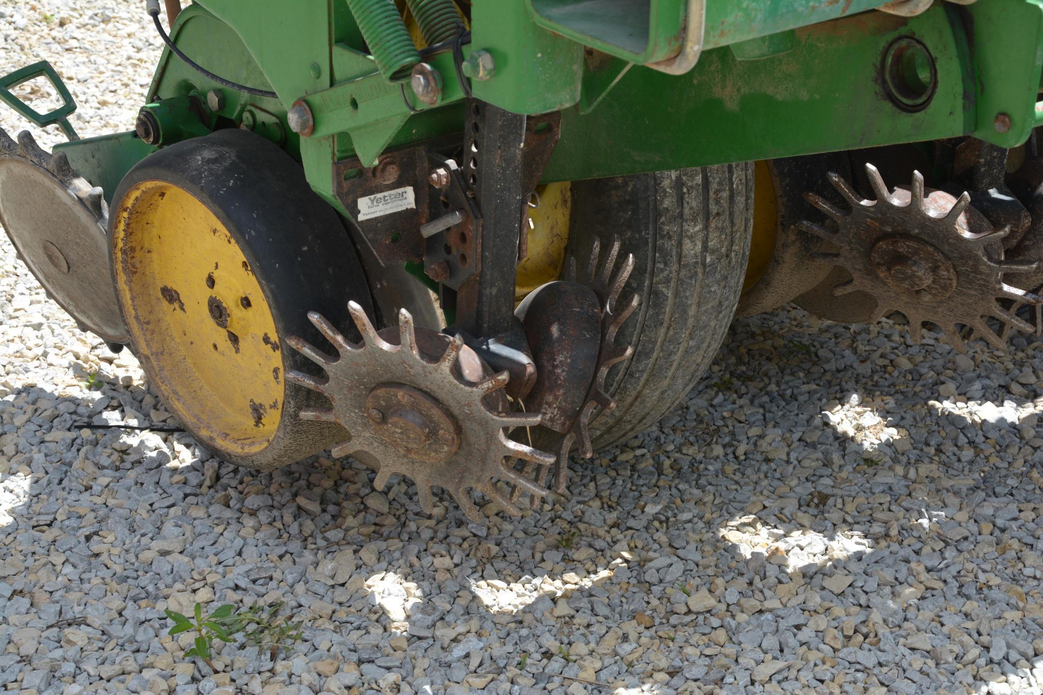 1992 John Deere 7200 16 row 30" planter