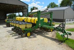 1992 John Deere 7200 16 row 30" planter