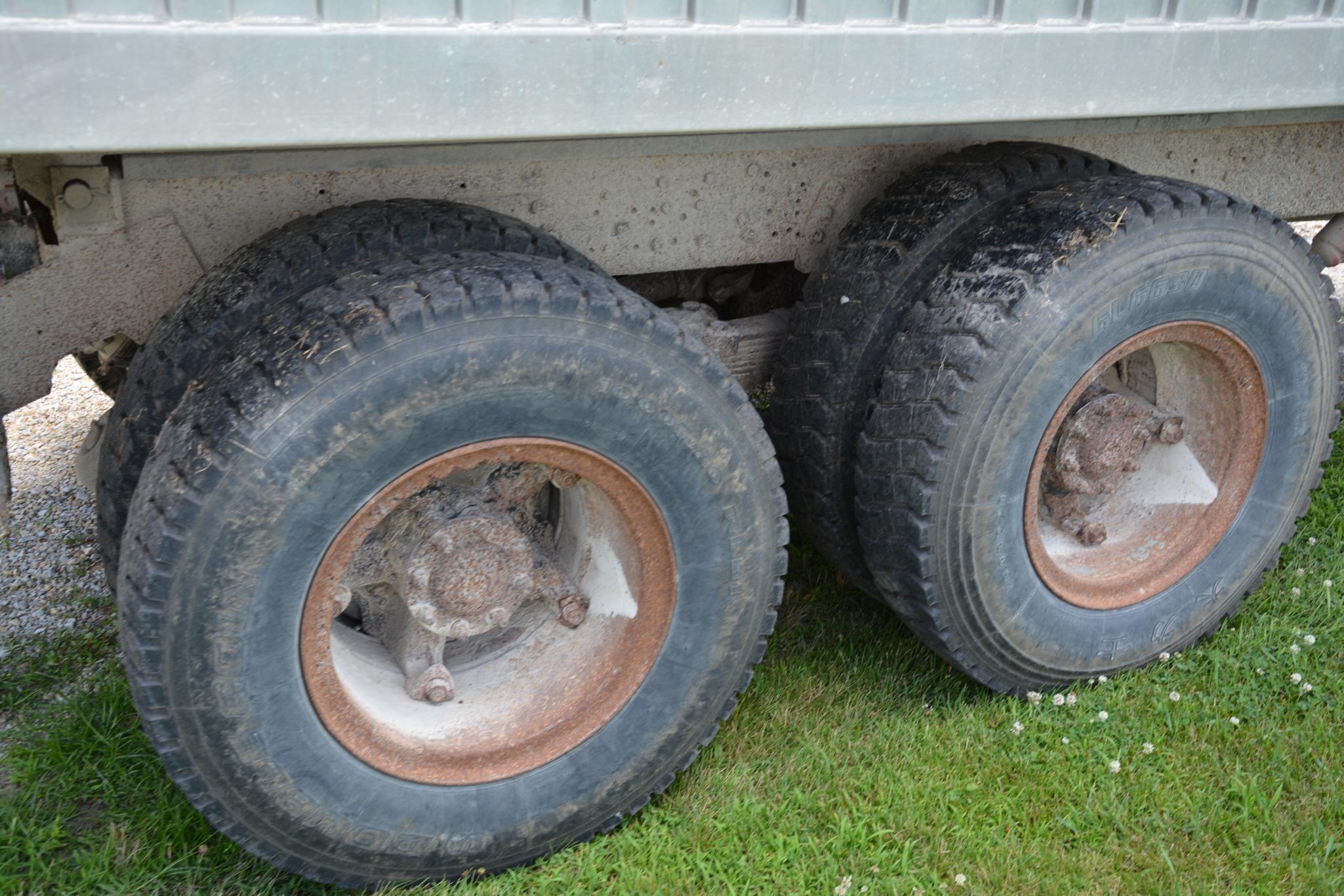 1980 GMC Brigadeer tandem grain truck