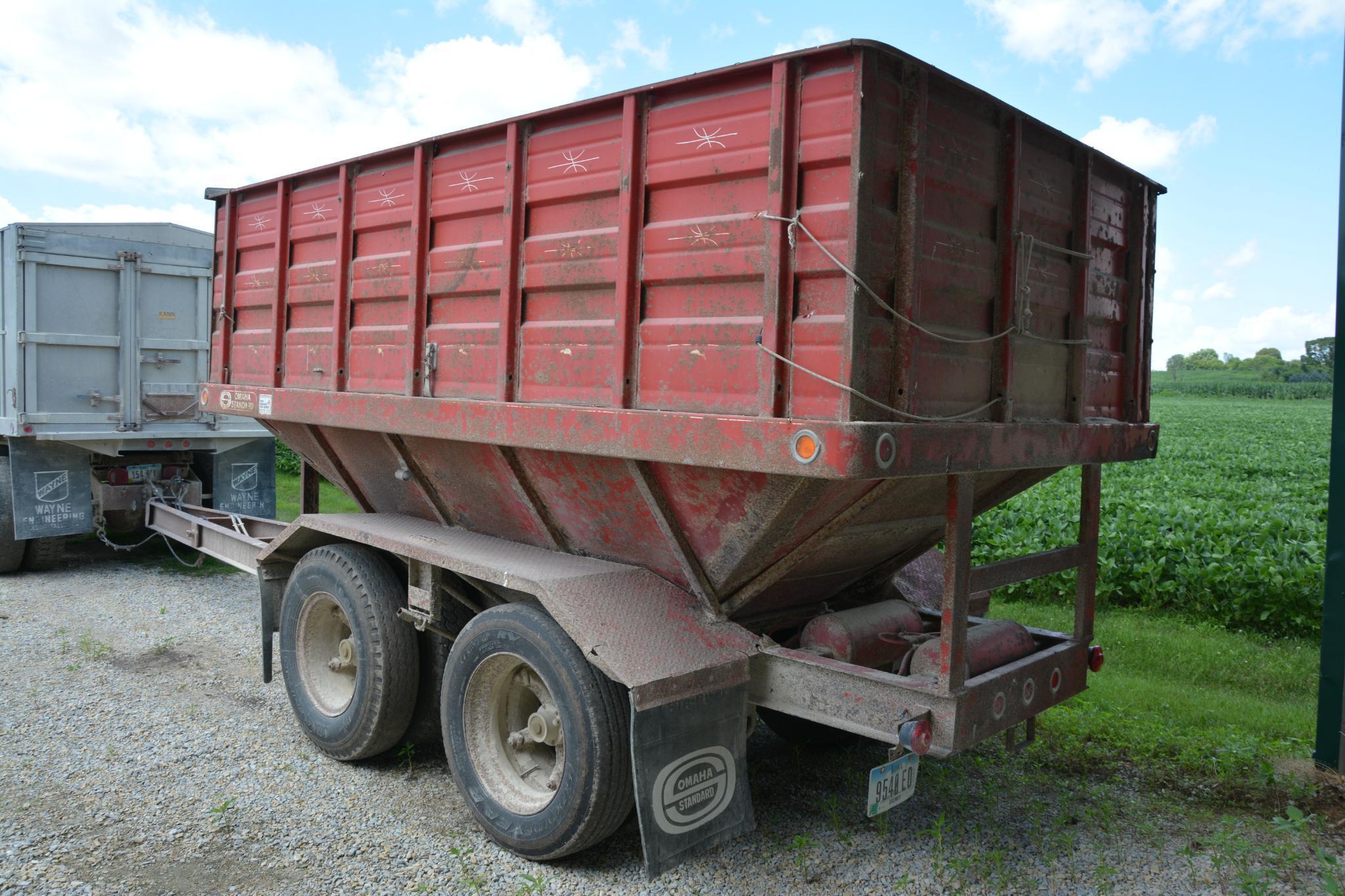 1984 Omaha Standard 400 bu. pup grain trailer