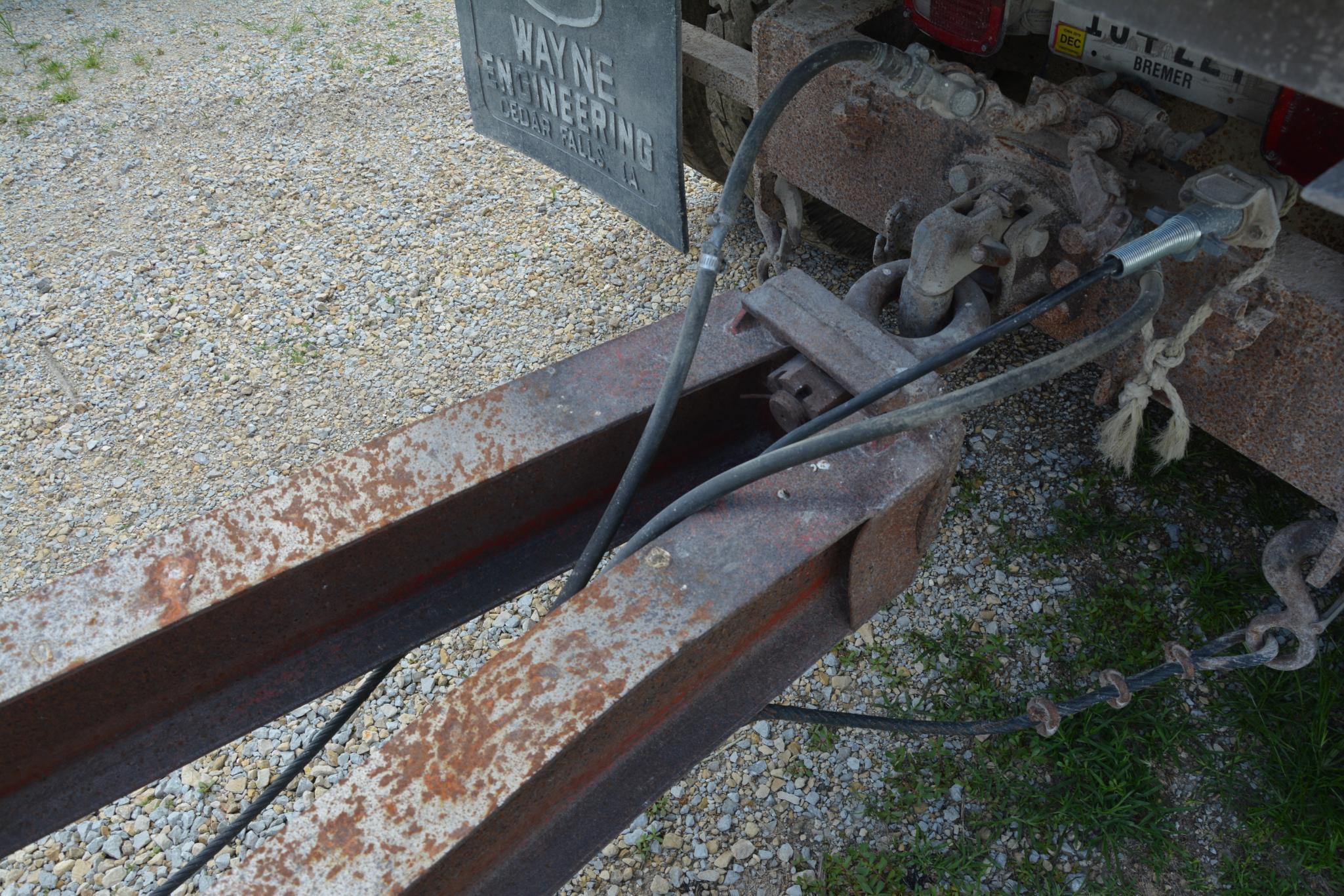 1984 Omaha Standard 400 bu. pup grain trailer