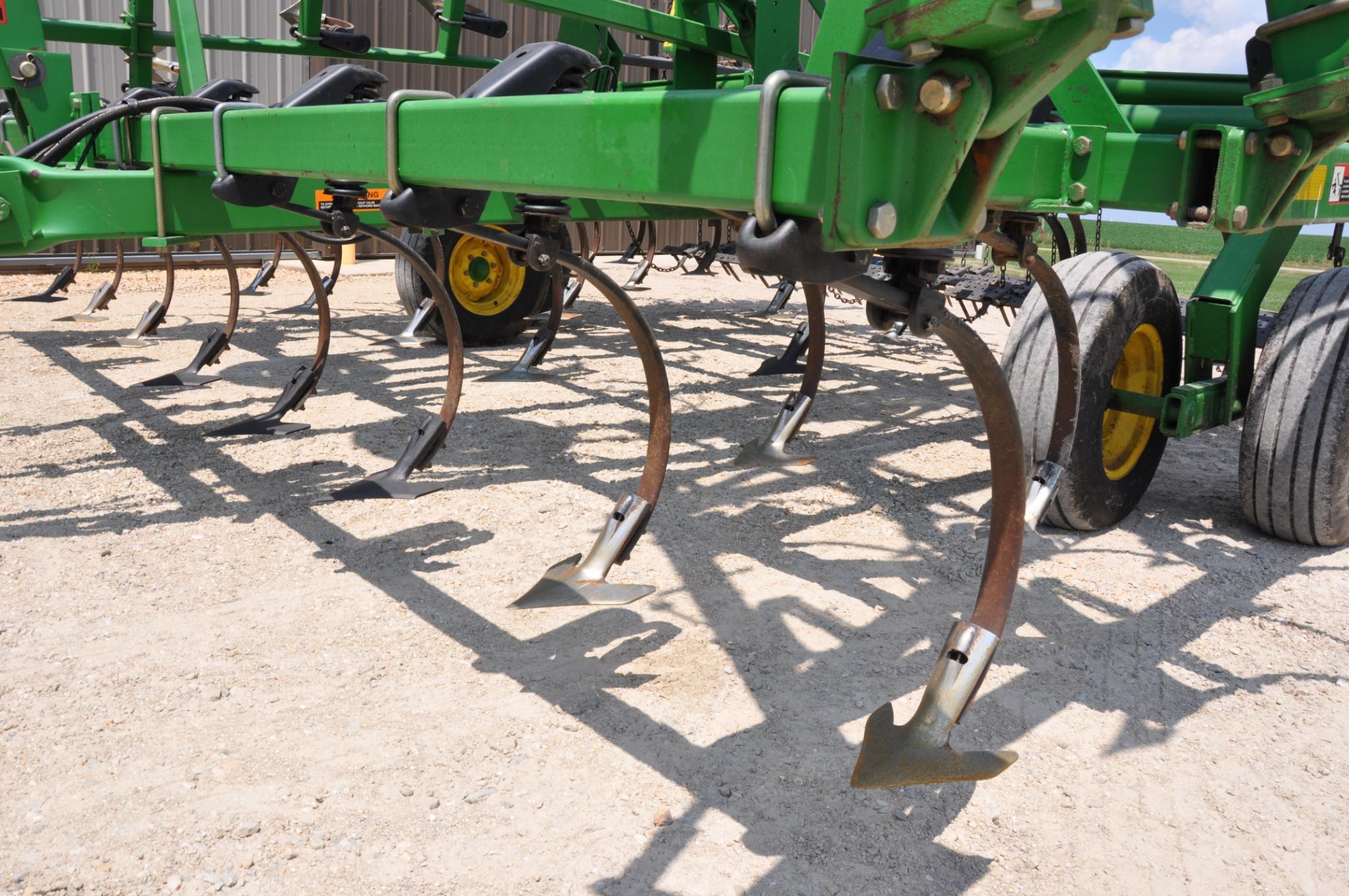 2000 JD 980 44.5' field cultivator