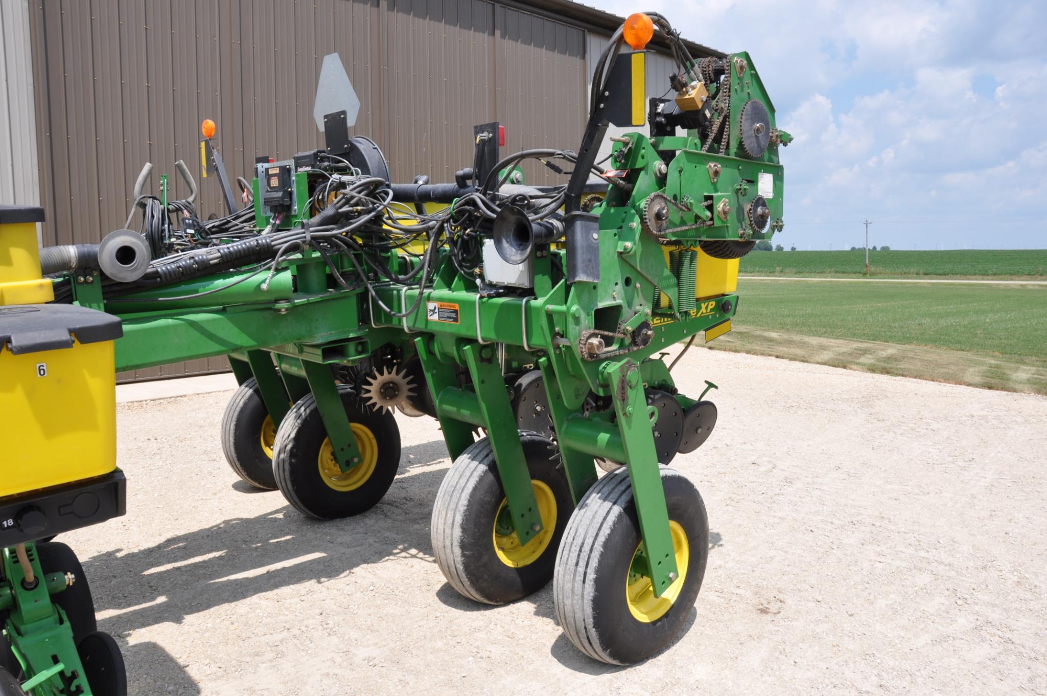 2005 JD 1770NT 16 row 30" planter