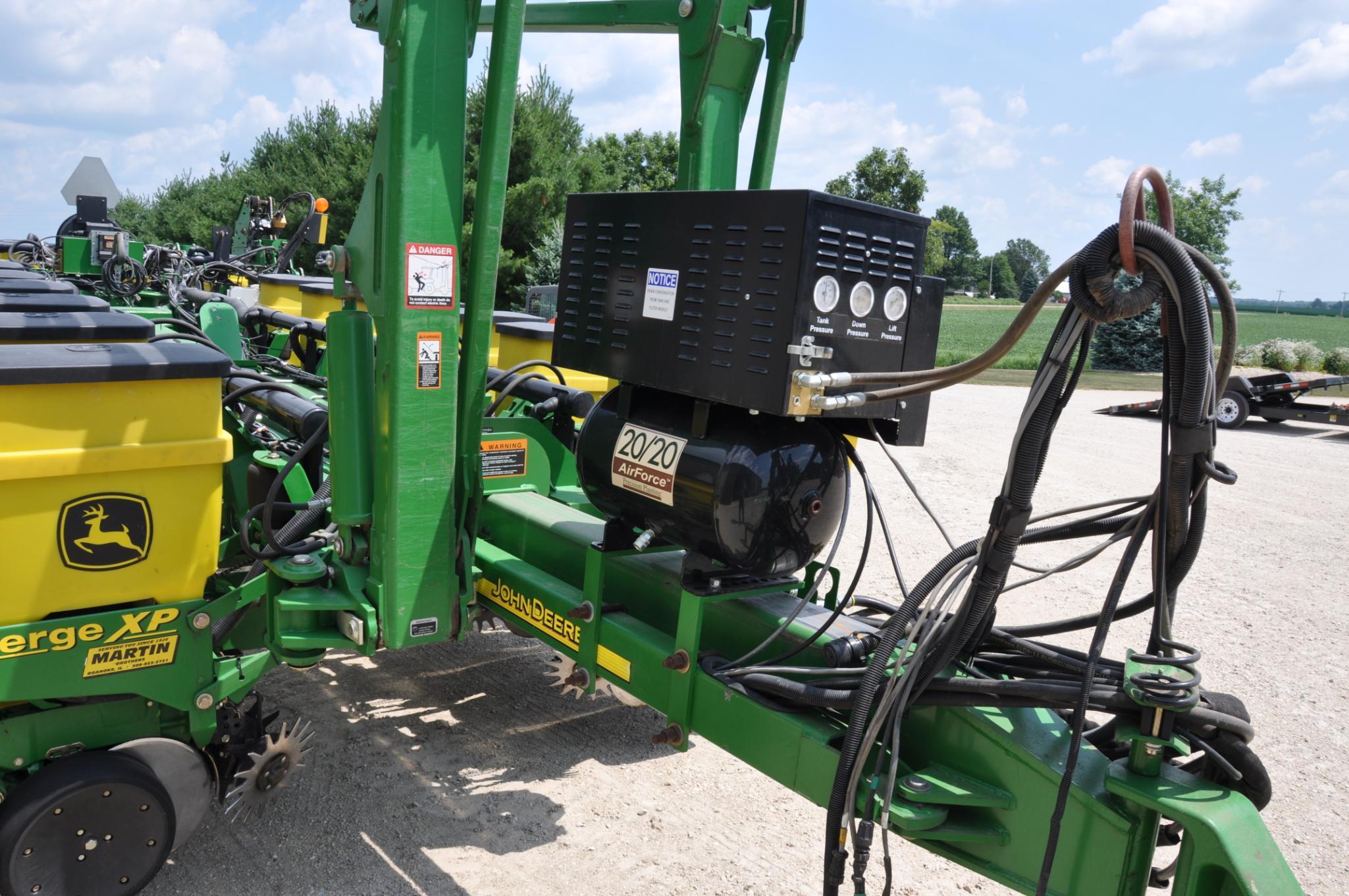 2005 JD 1770NT 16 row 30" planter