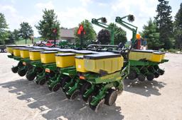 2001 JD 1780 12/24 planter