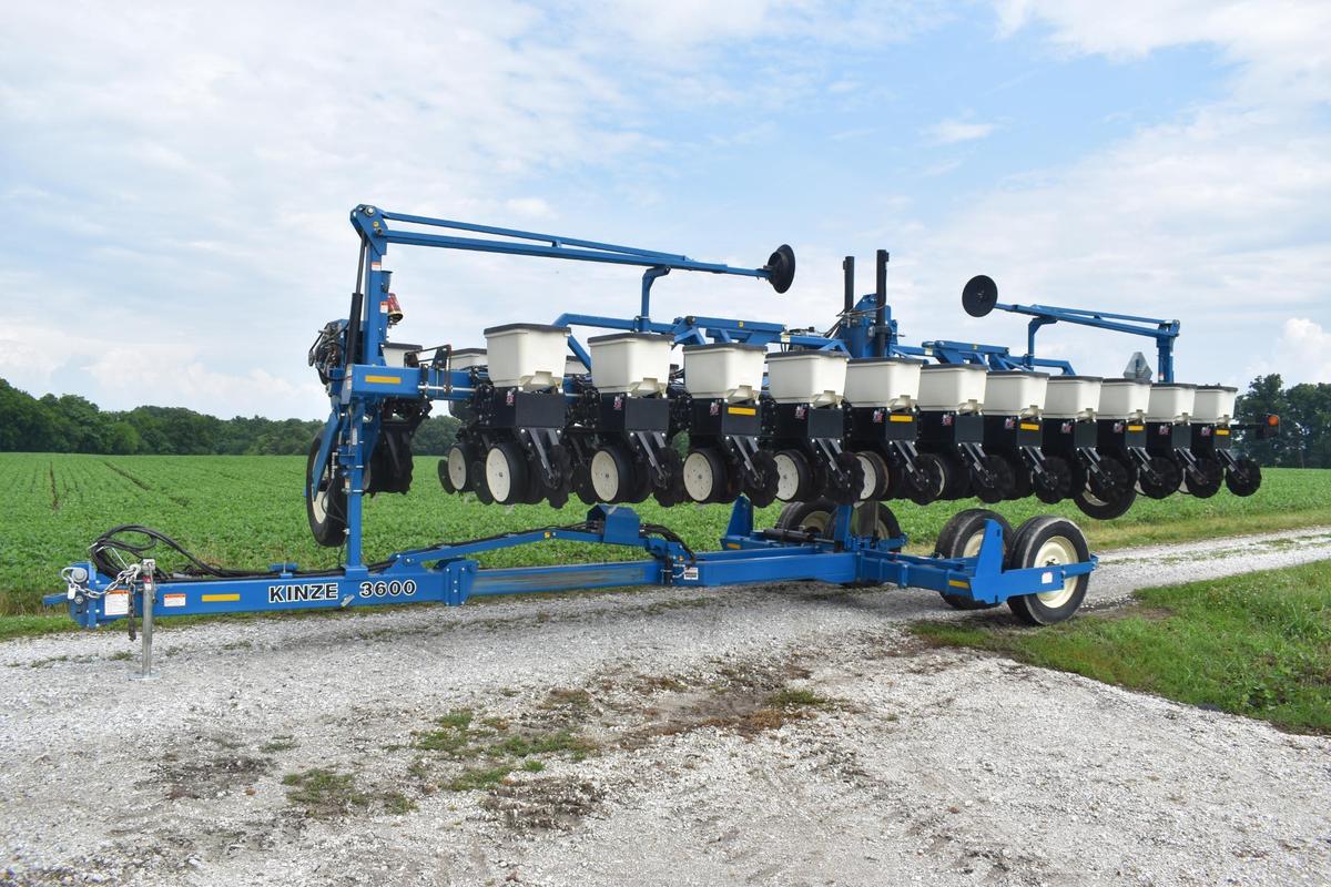 2009 Kinze 3600 12/23 planter