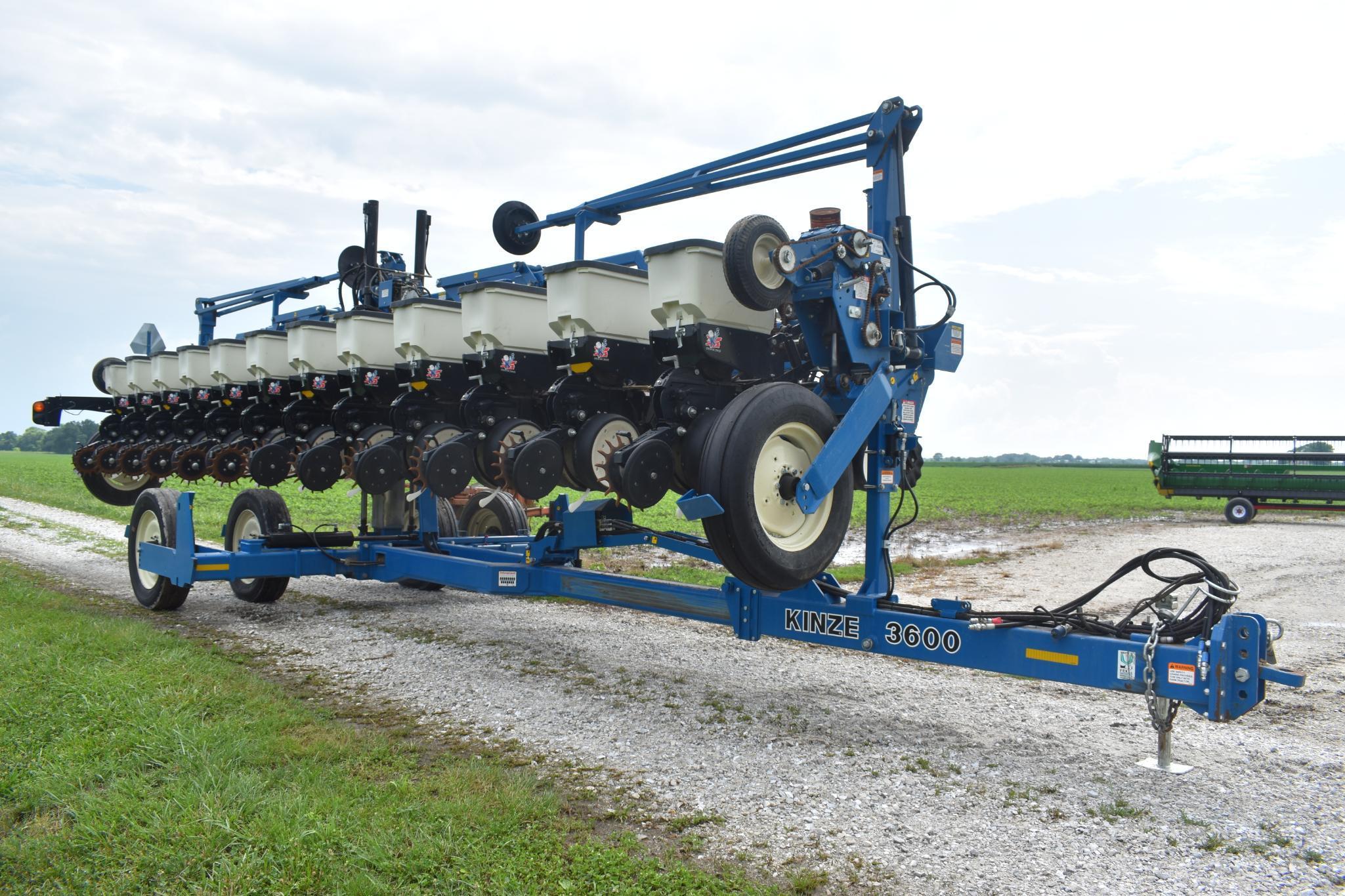 2009 Kinze 3600 12/23 planter