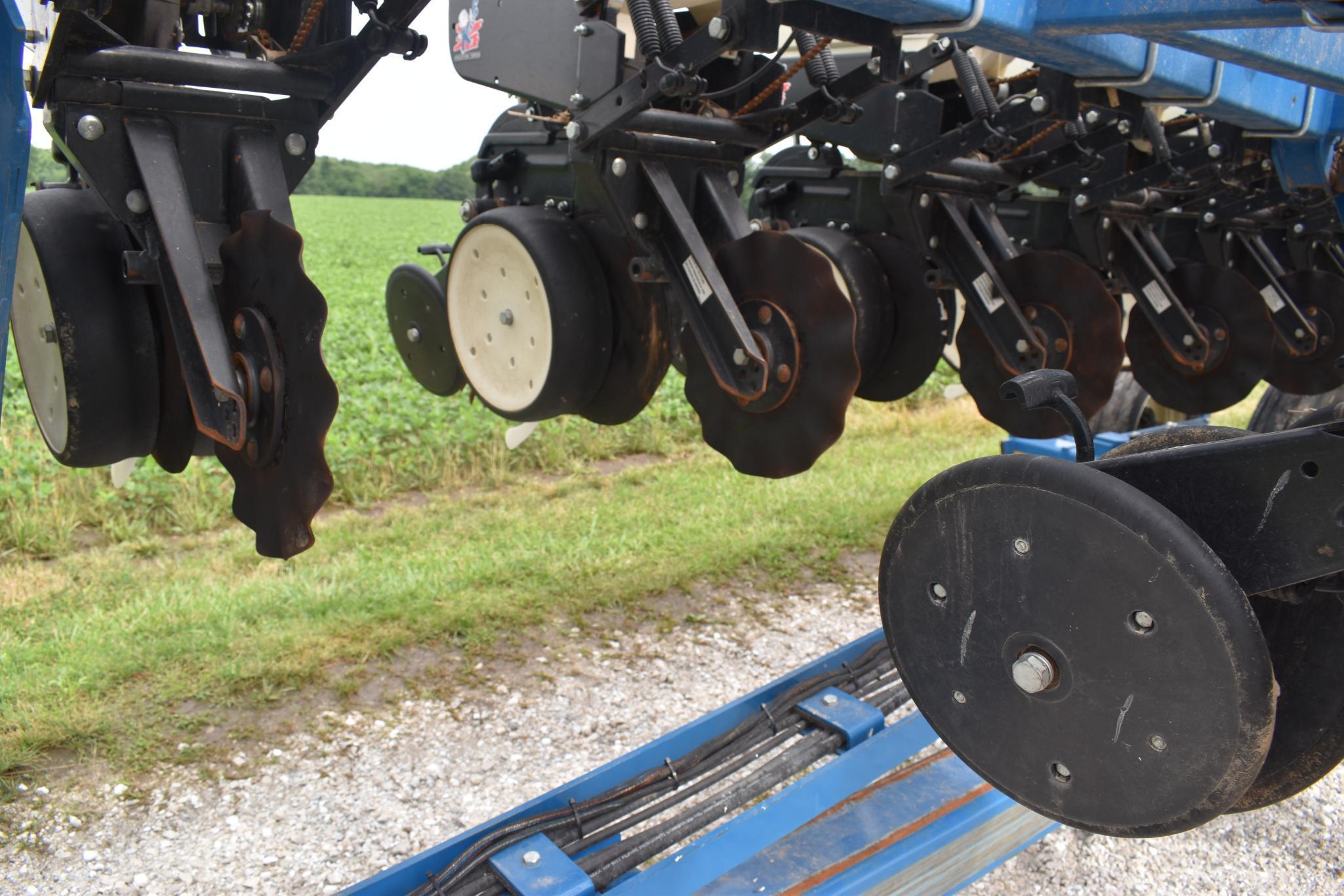 2009 Kinze 3600 12/23 planter