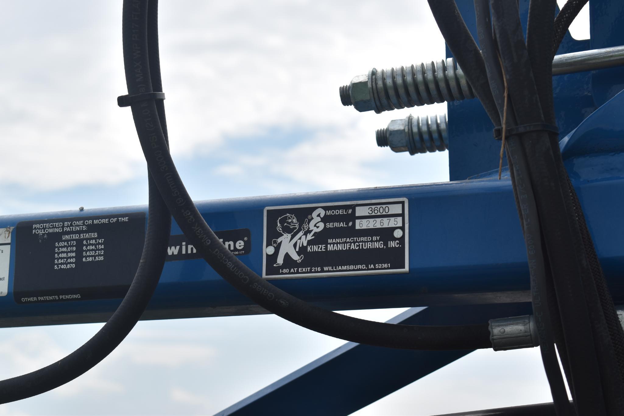 2009 Kinze 3600 12/23 planter