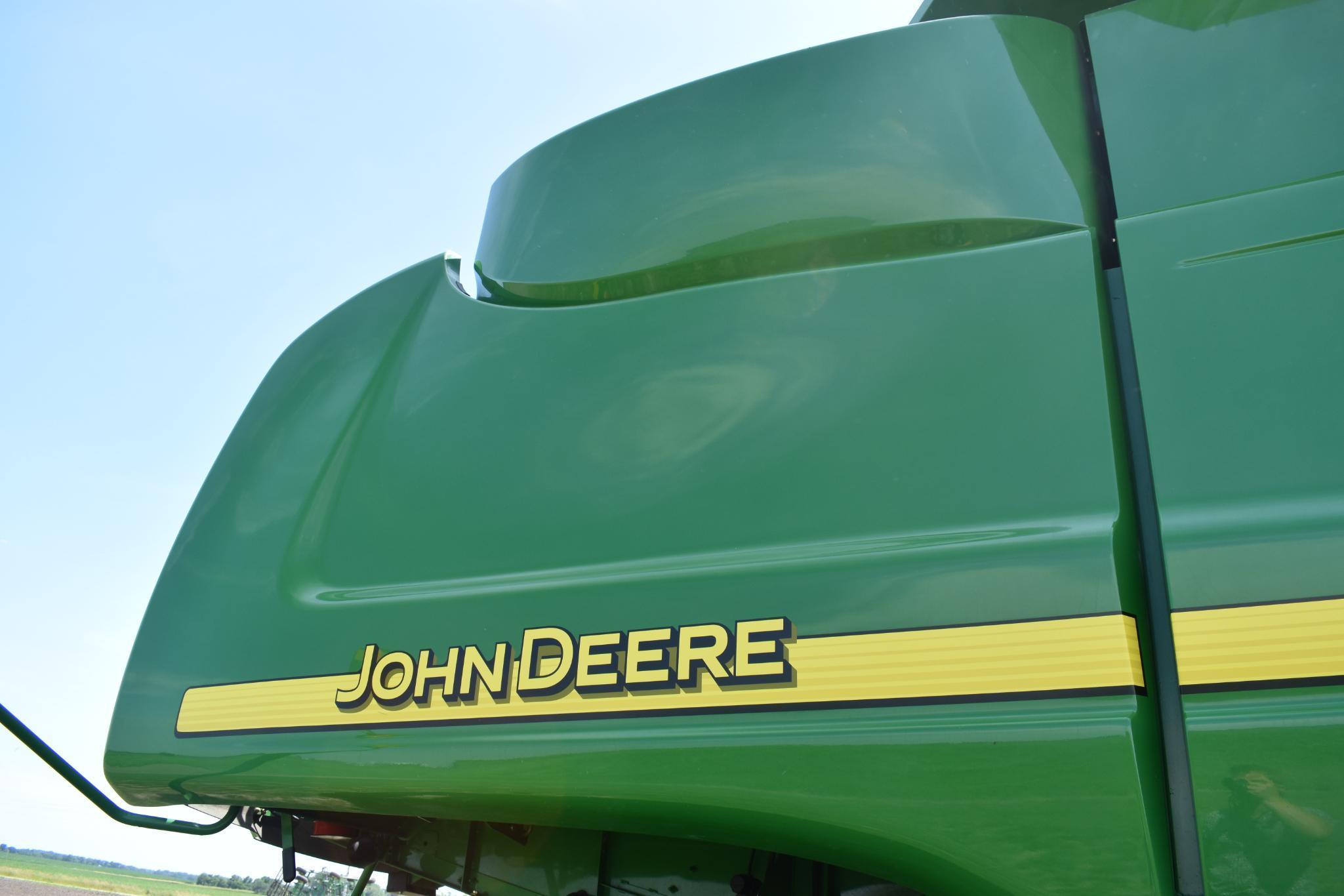 2007 John Deere 9560STS 2wd combine