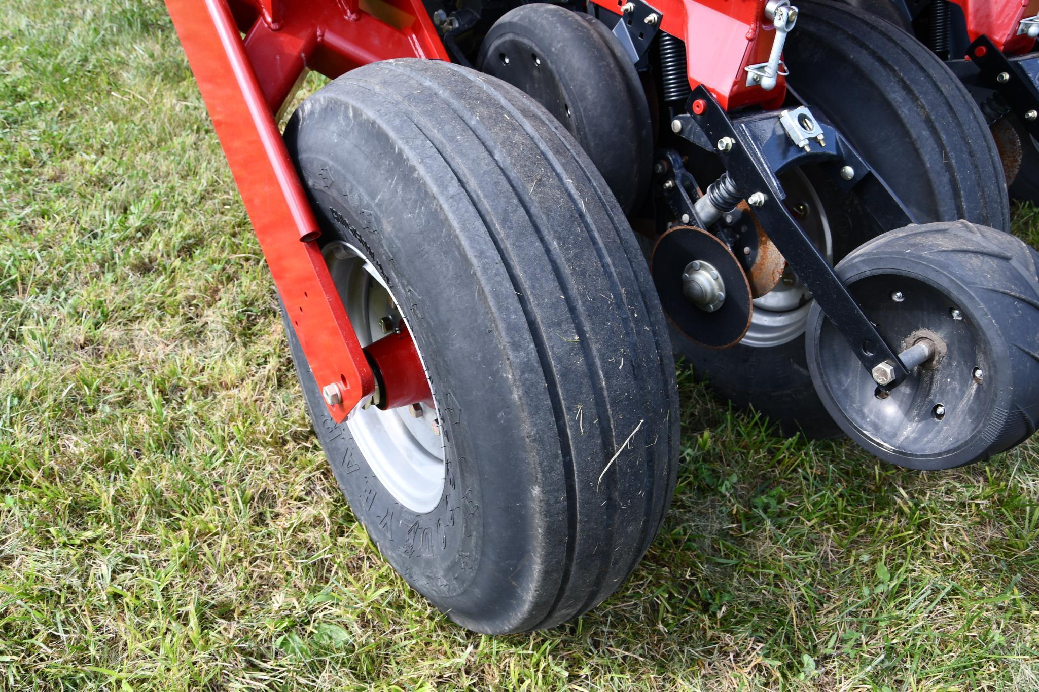 2014 Case IH 1255 16 row 30" planter