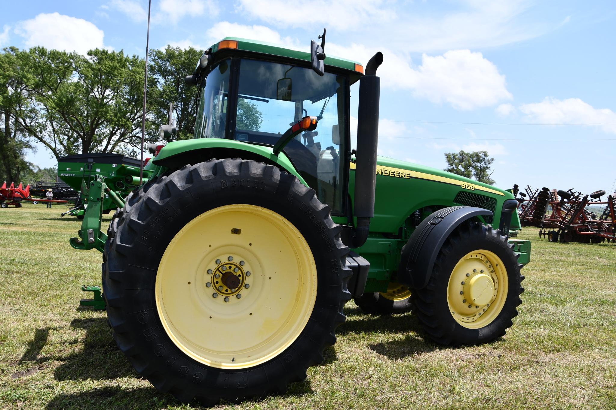 2004 John Deere 8120 MFWD tractor