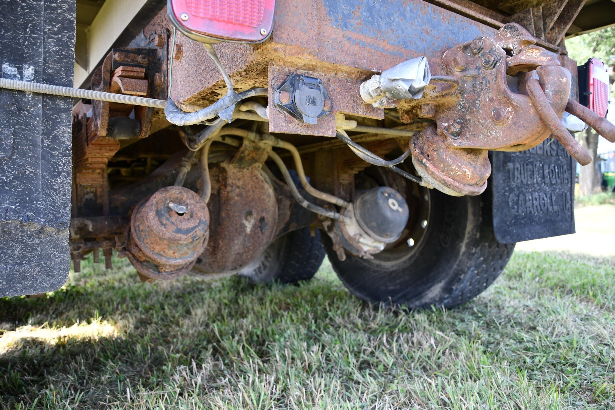 1987 Kenworth T600 grain truck