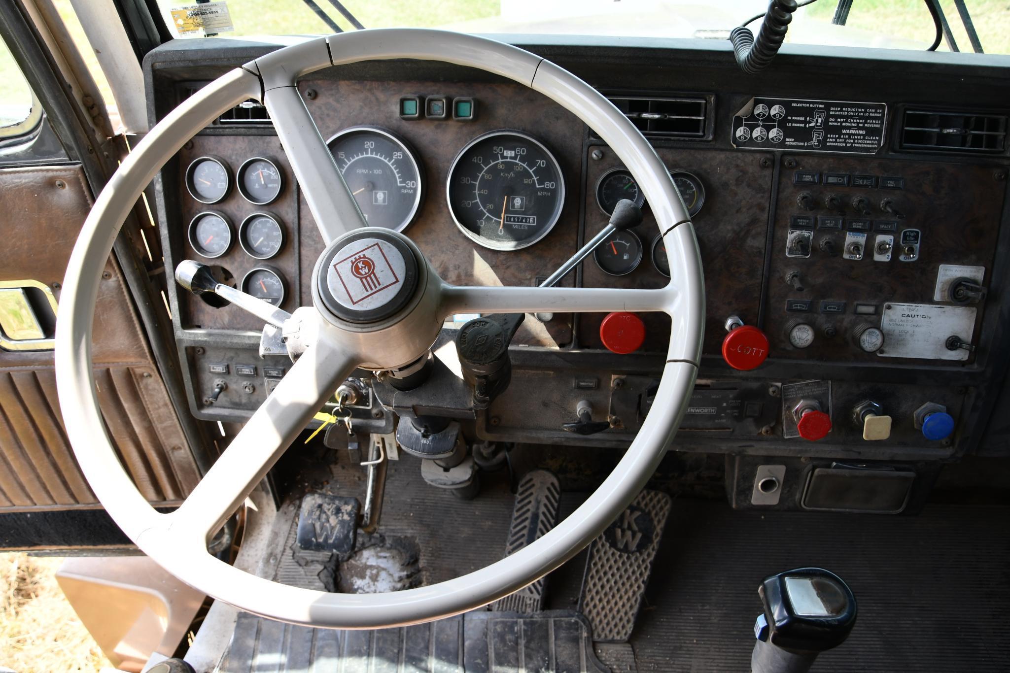 1987 Kenworth T600 grain truck