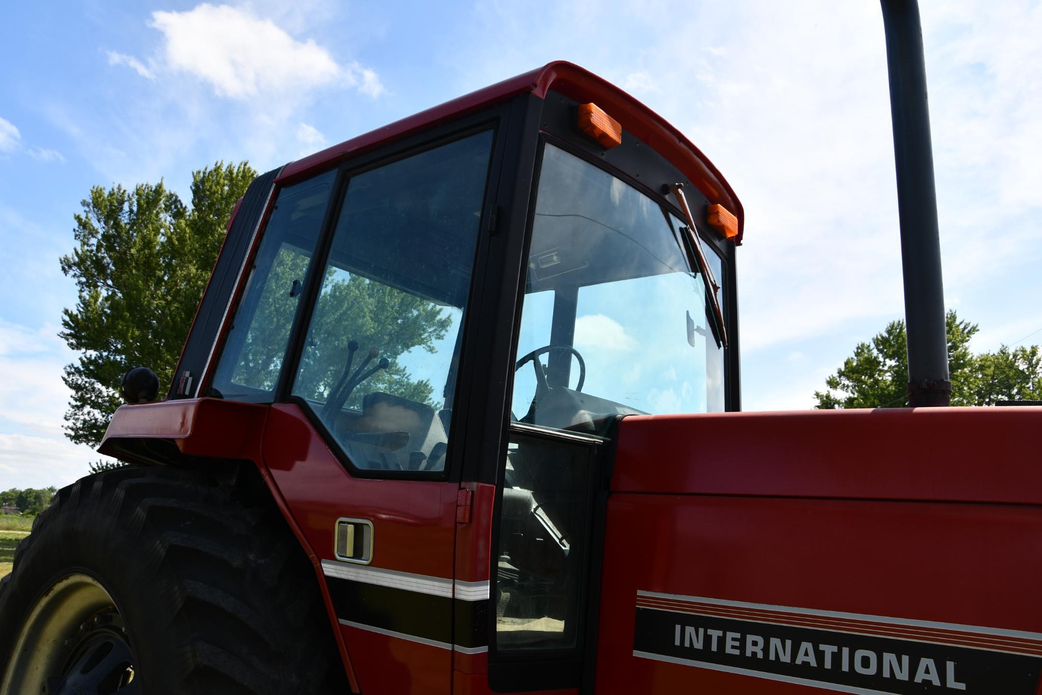 1983 International 5088 2wd tractor