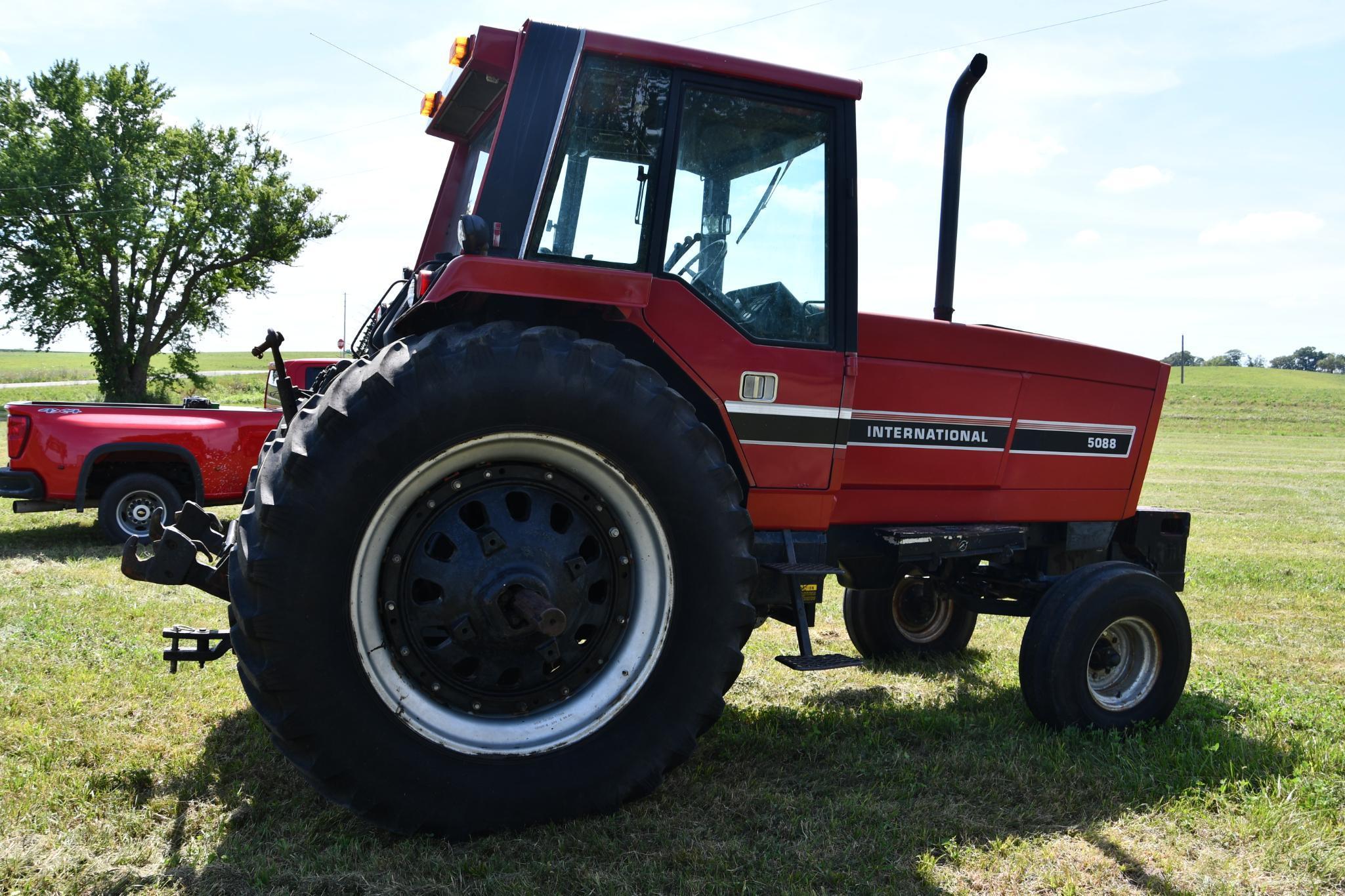 1983 International 5088 2wd tractor