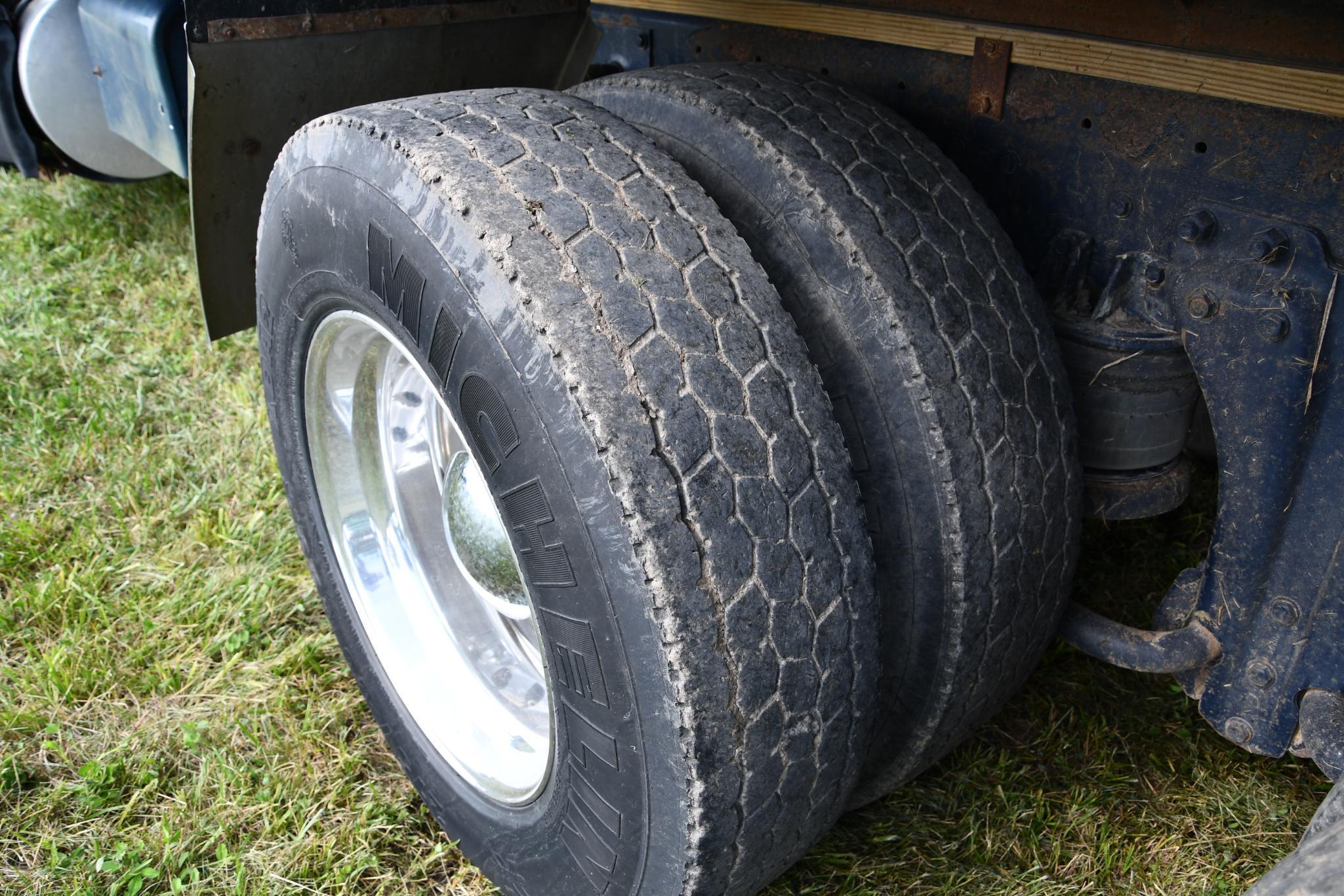 1986 Kenworth T600 grain truck