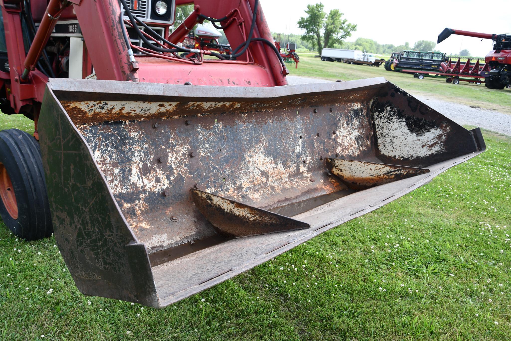 1980 International 1086 2wd tractor