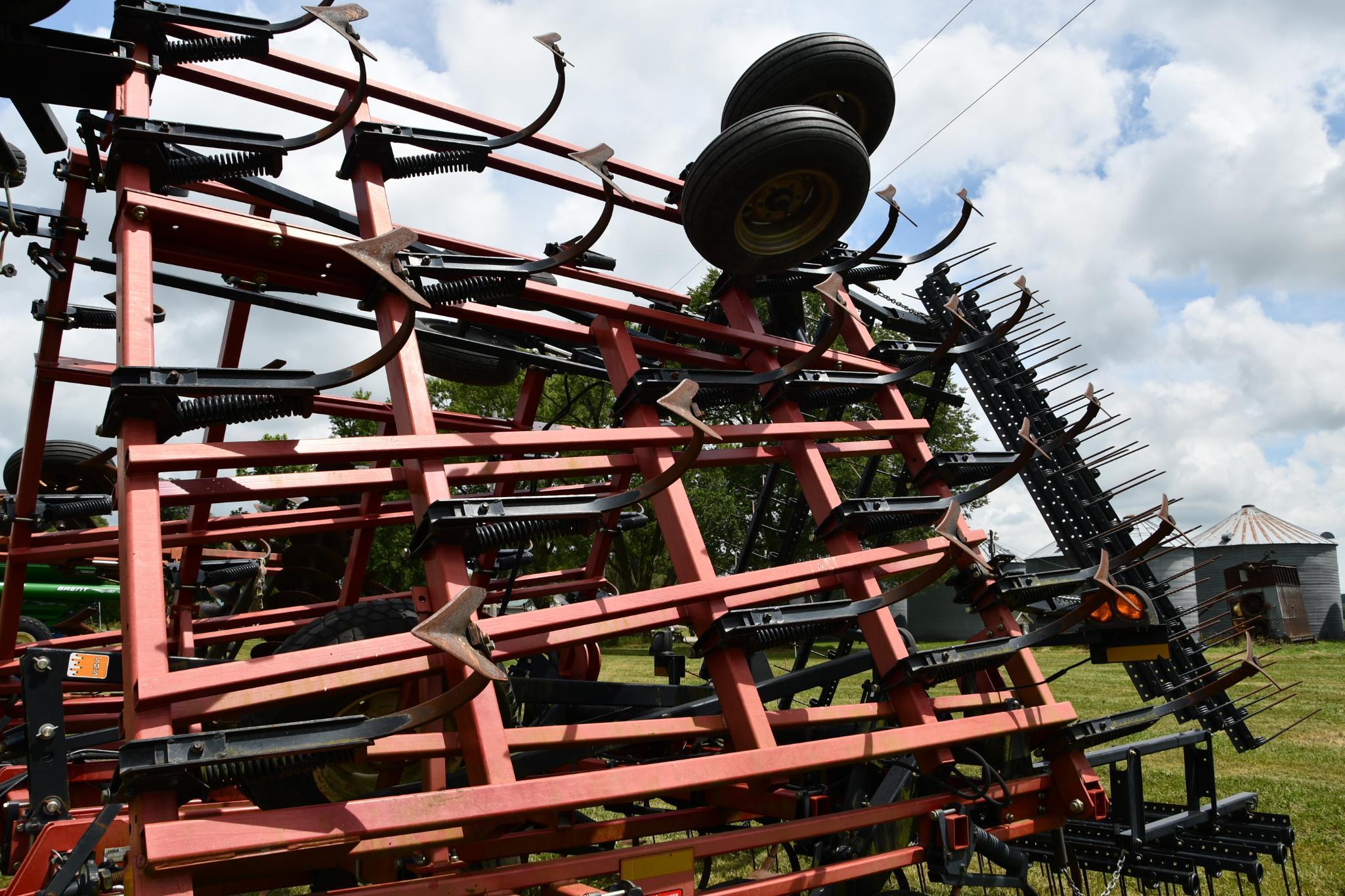 Case IH Tiger Mate 200 32' field cultivator