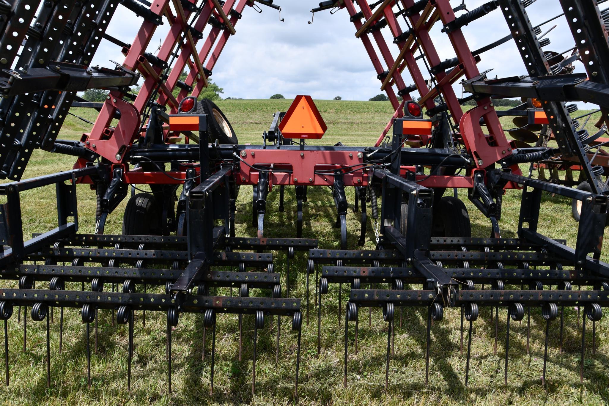 Case IH Tiger Mate 200 32' field cultivator