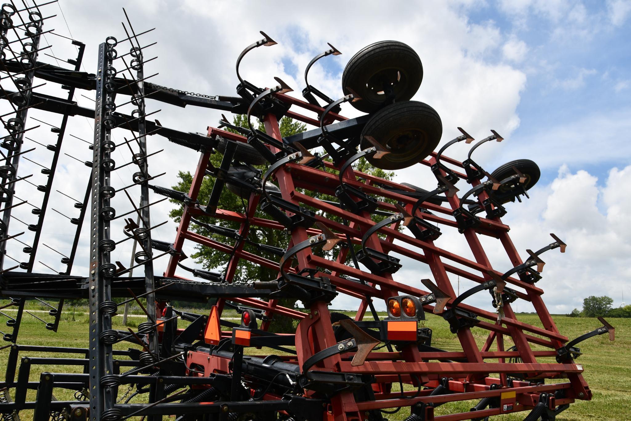 Case IH Tiger Mate 200 32' field cultivator