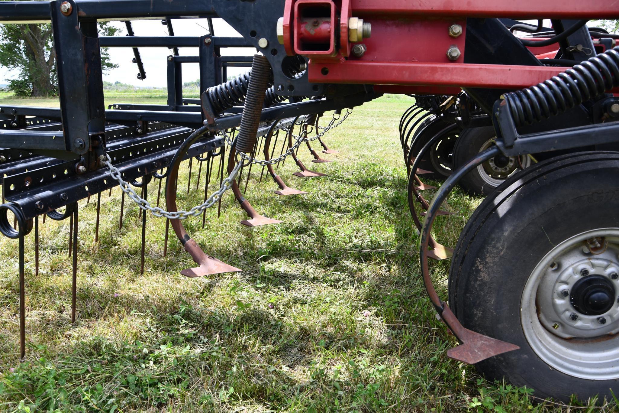 Case IH Tiger Mate 200 32' field cultivator