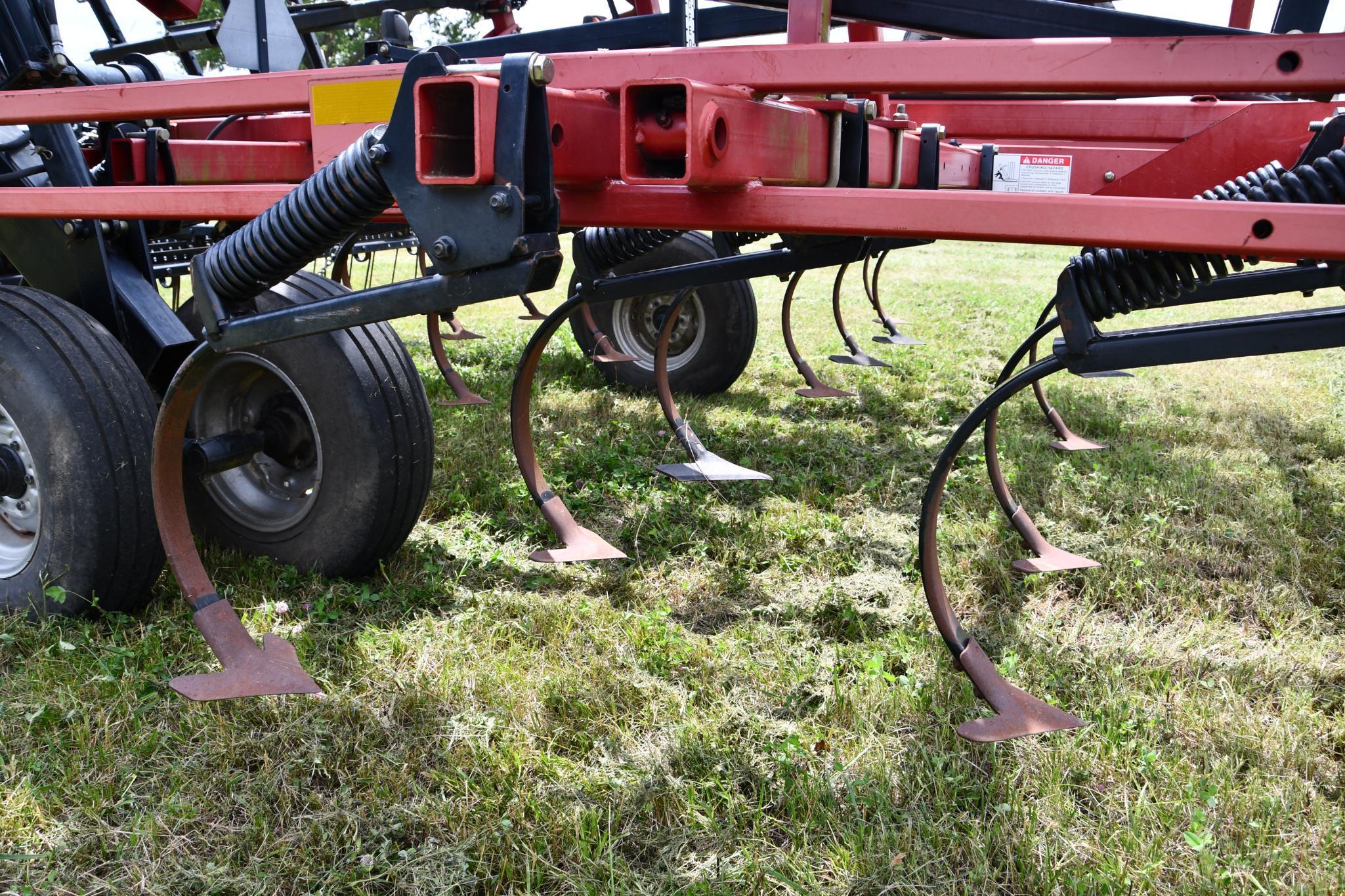 Case IH Tiger Mate 200 32' field cultivator