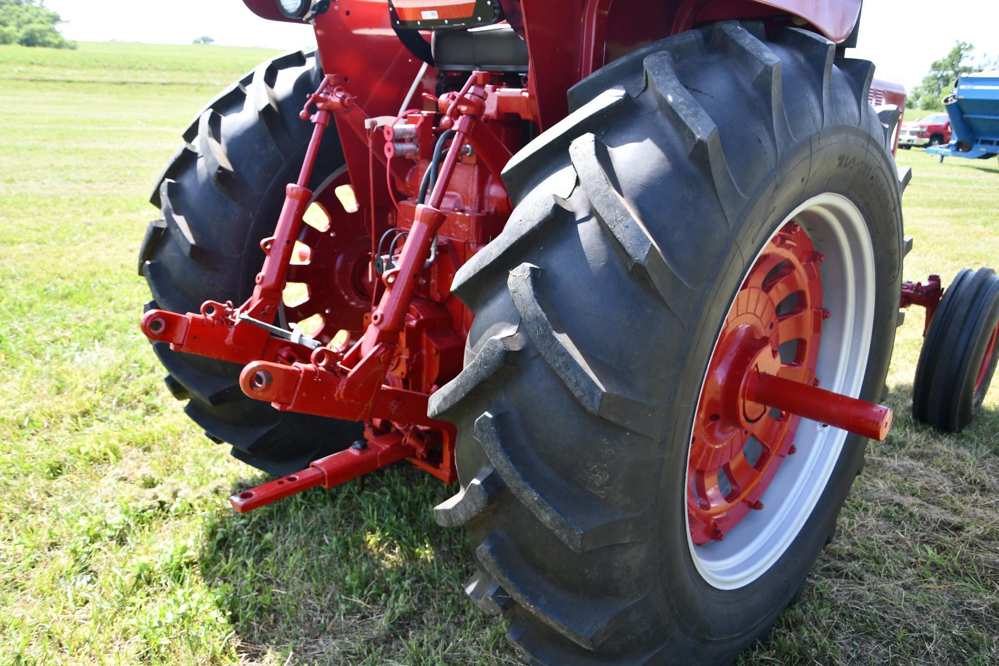 1969 International Farmall 756 2wd tractor