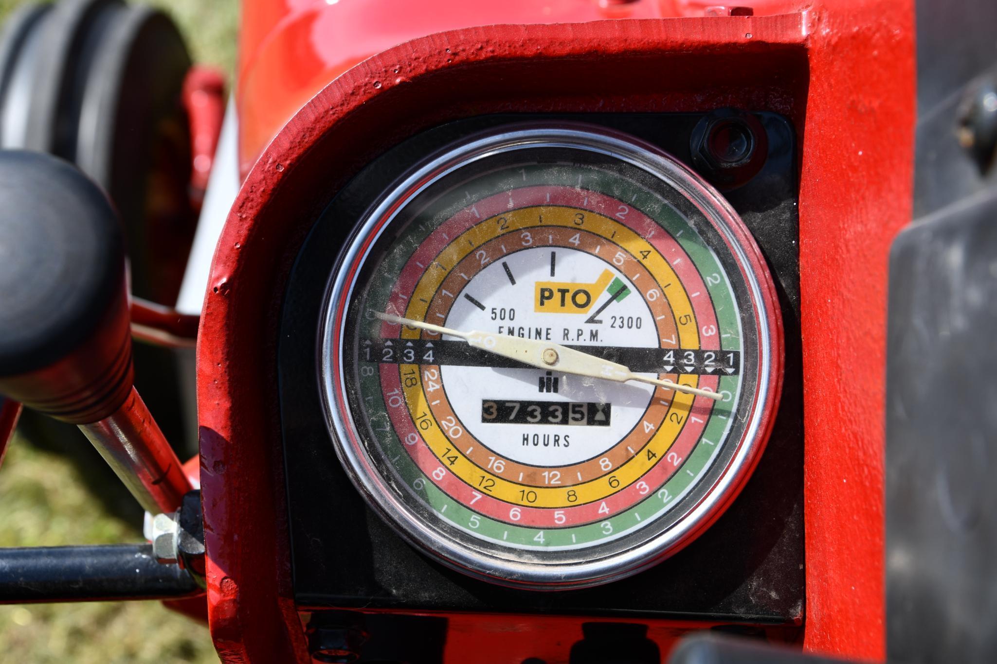 1969 International Farmall 756 2wd tractor