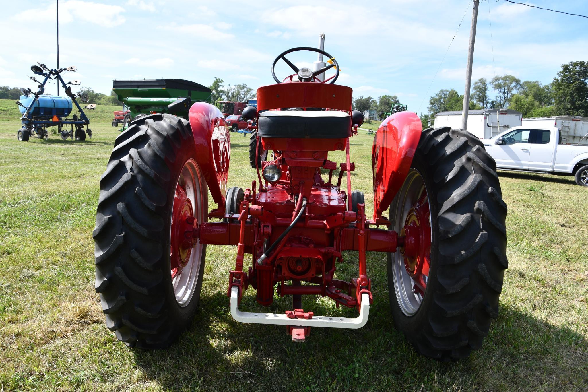 1962 Farmall 560 2wd tractor