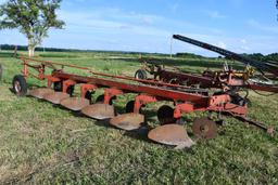 IH 710 6-bottom plow