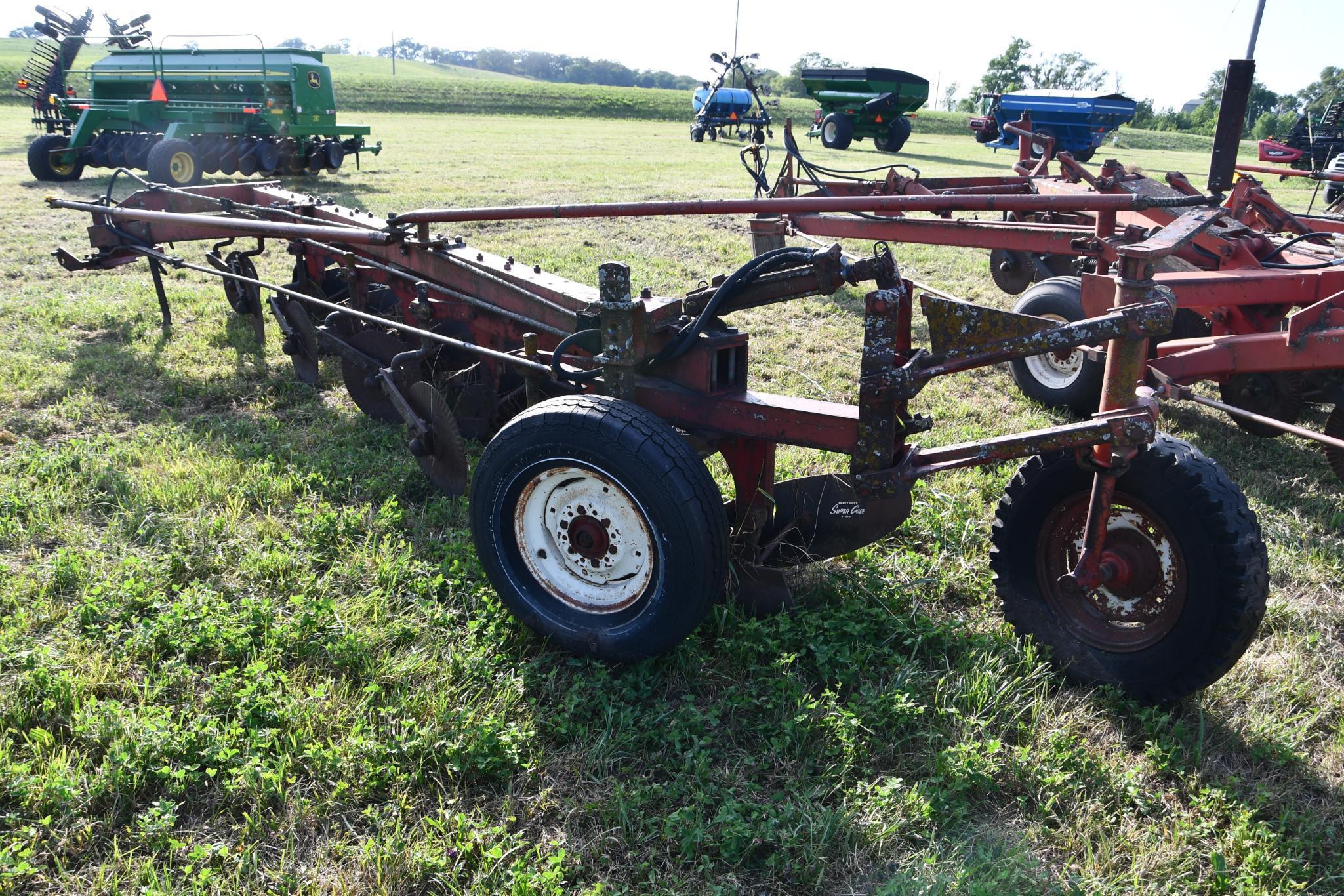 IH 710 6-bottom plow