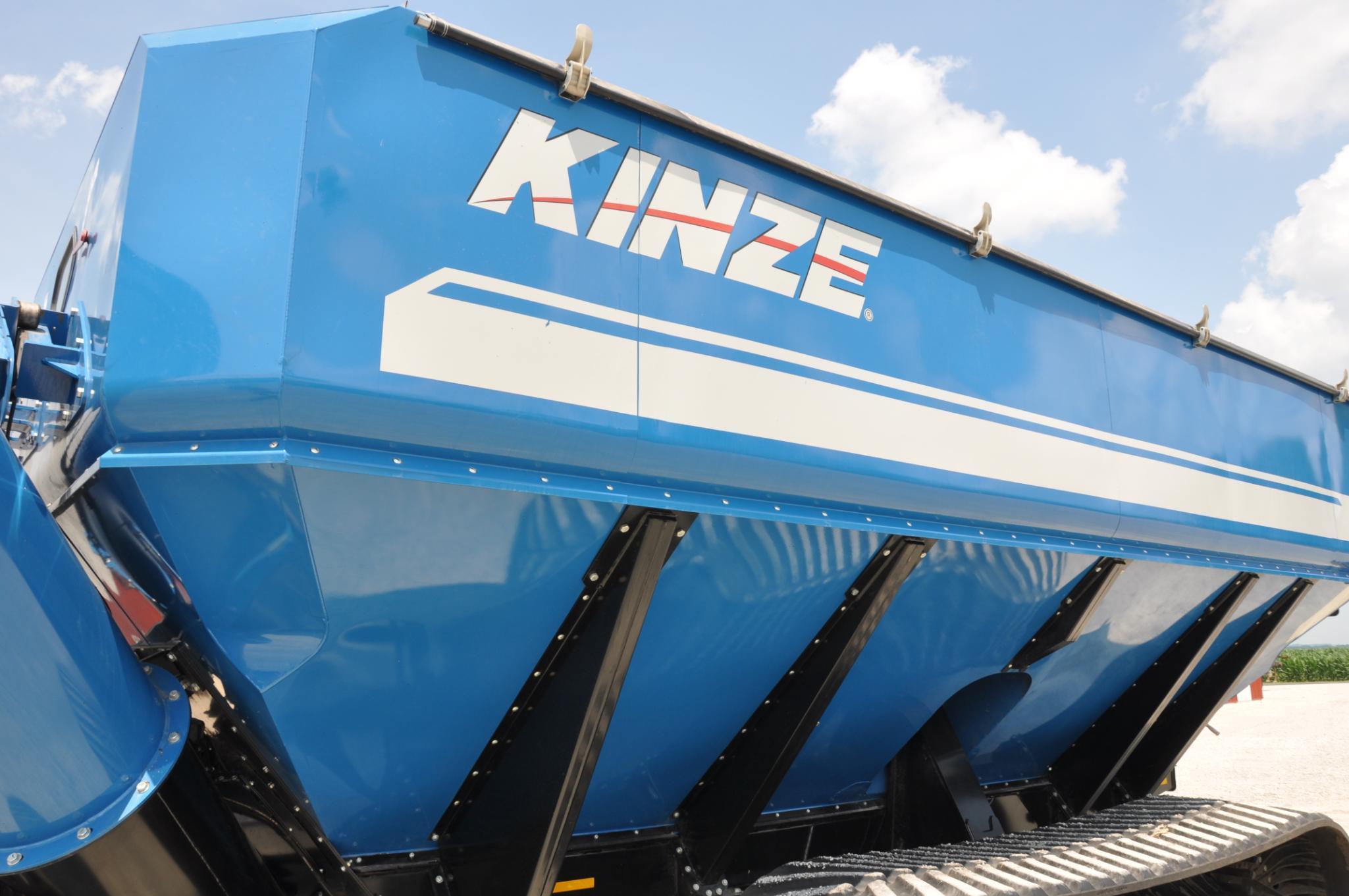 2014 Kinze 1300 grain cart