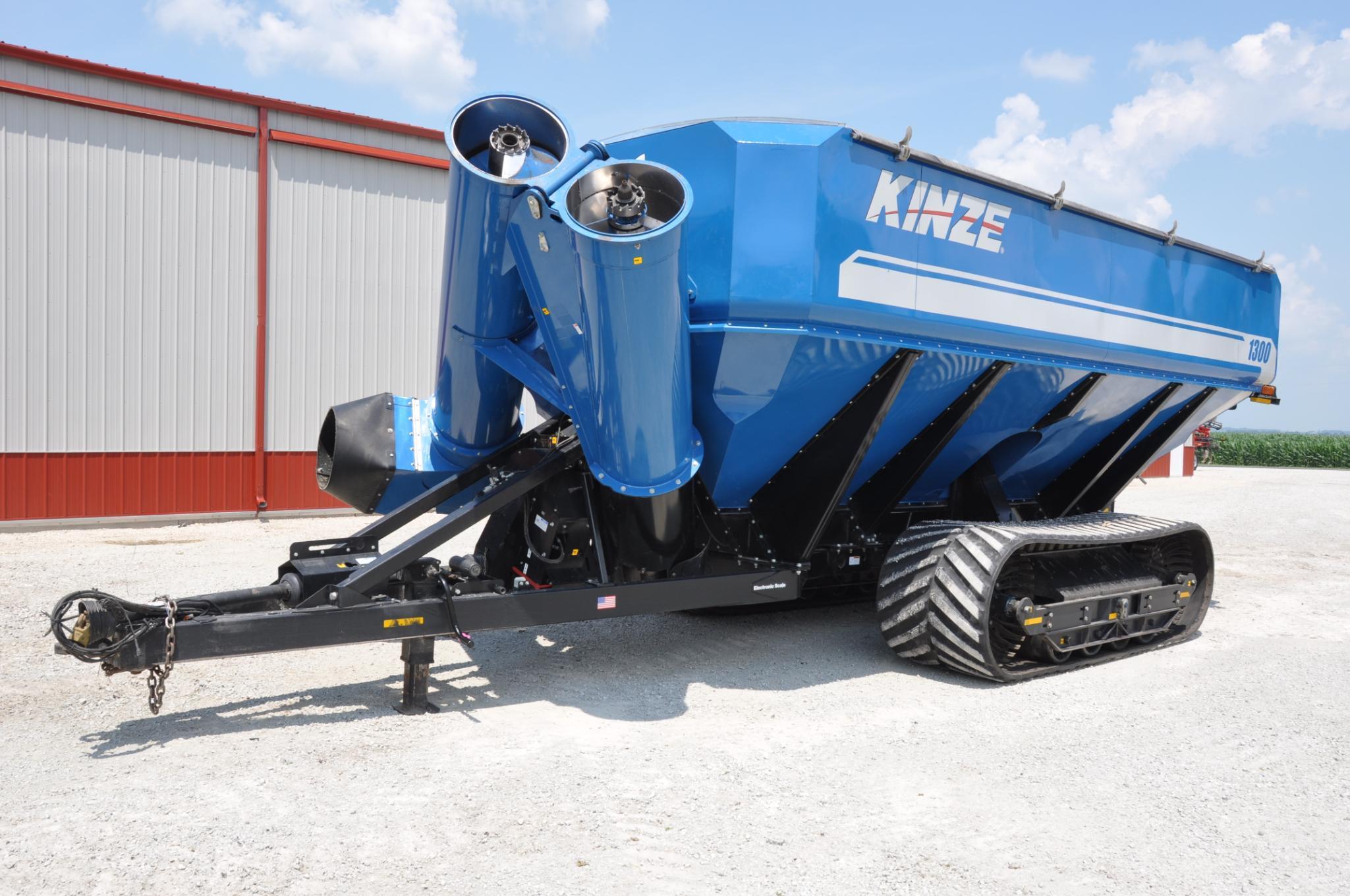 2014 Kinze 1300 grain cart