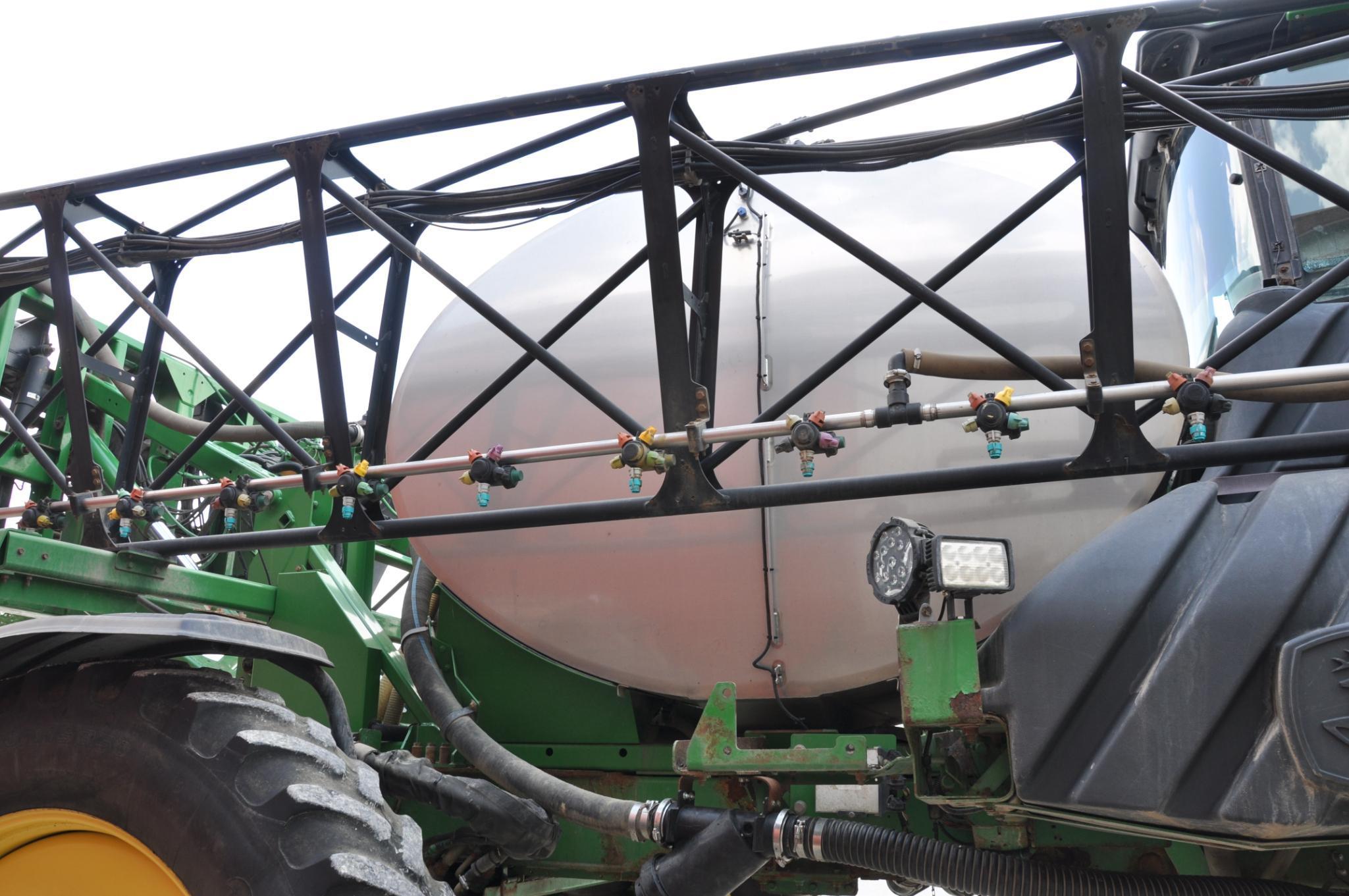 2011 JD 4930 self-propelled sprayer