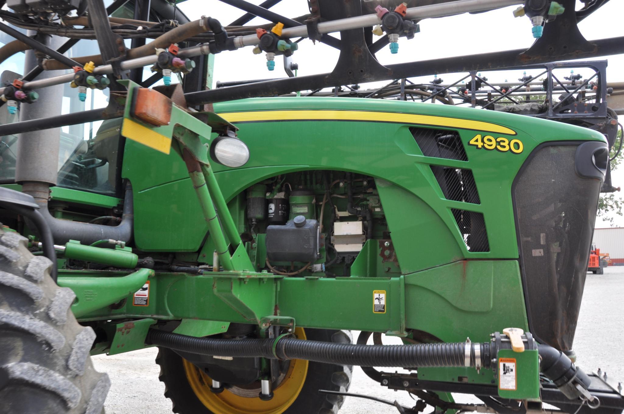 2011 JD 4930 self-propelled sprayer