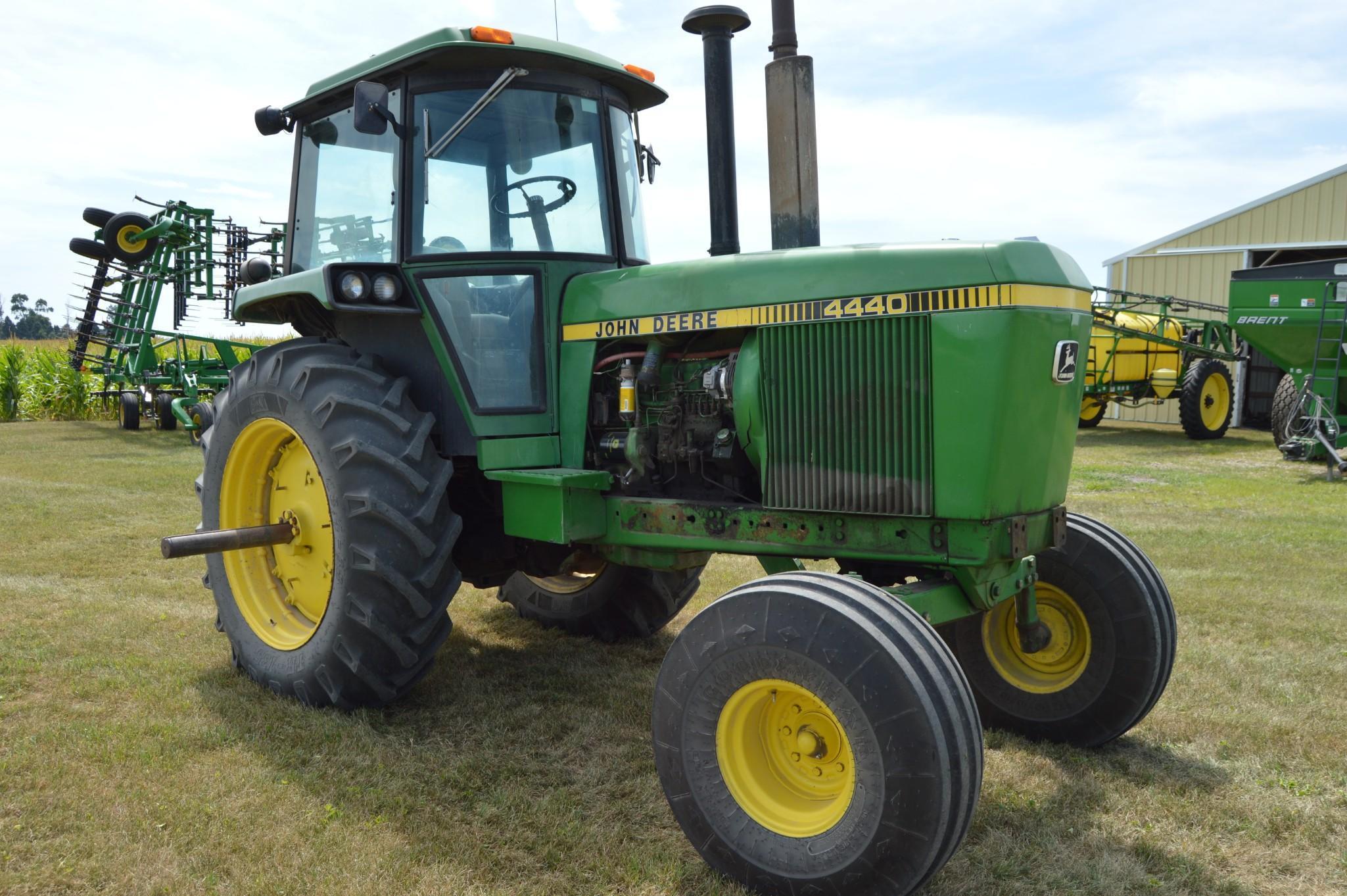 1981 John Deere 4440 2wd tractor