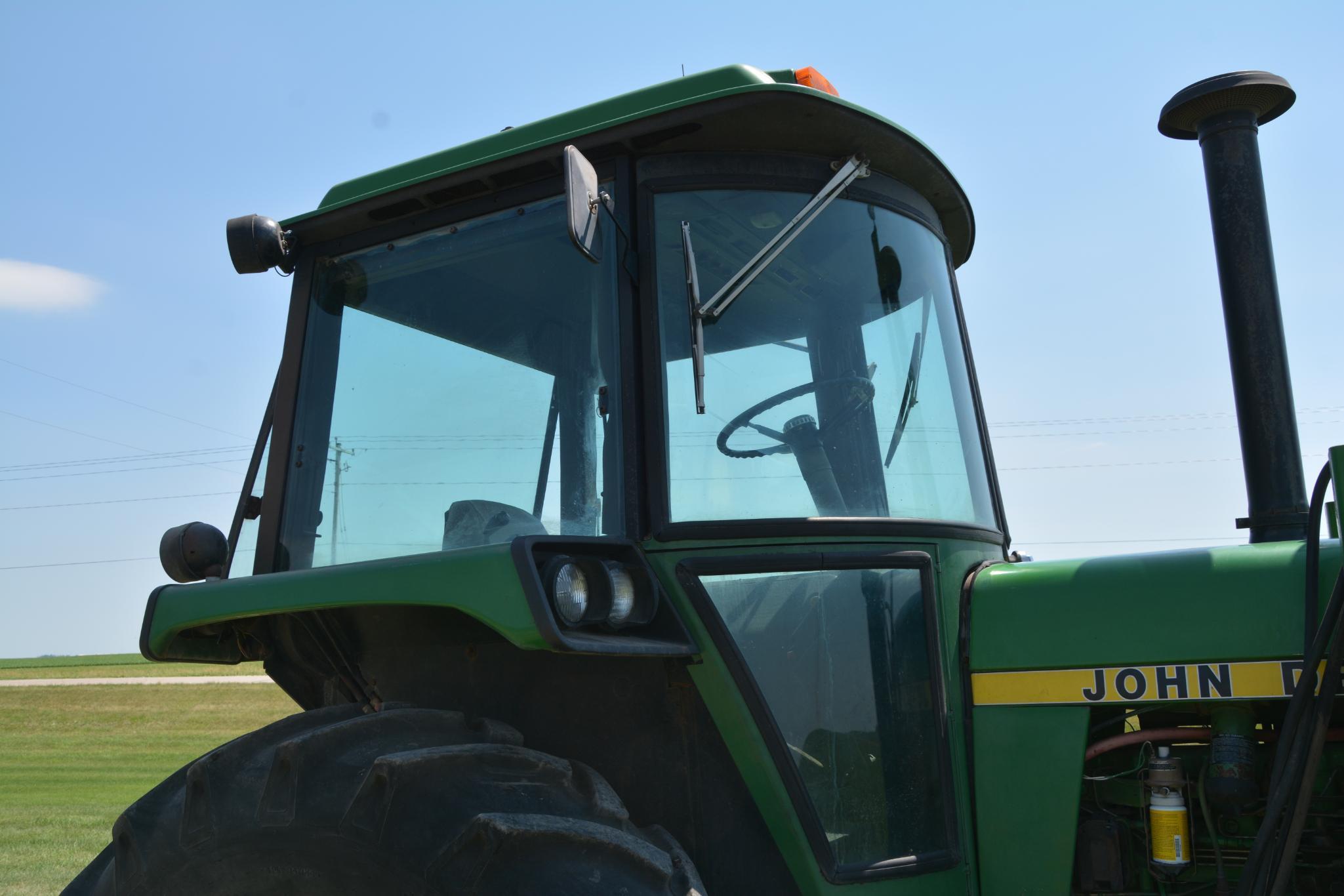 1981 John Deere 4440 2wd tractor