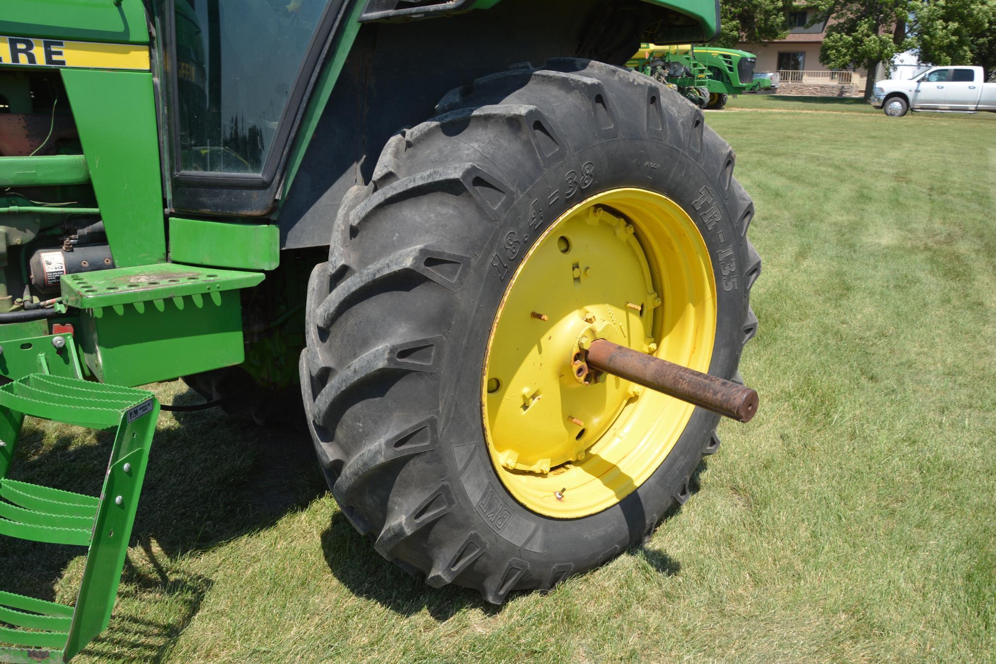 1981 John Deere 4440 2wd tractor