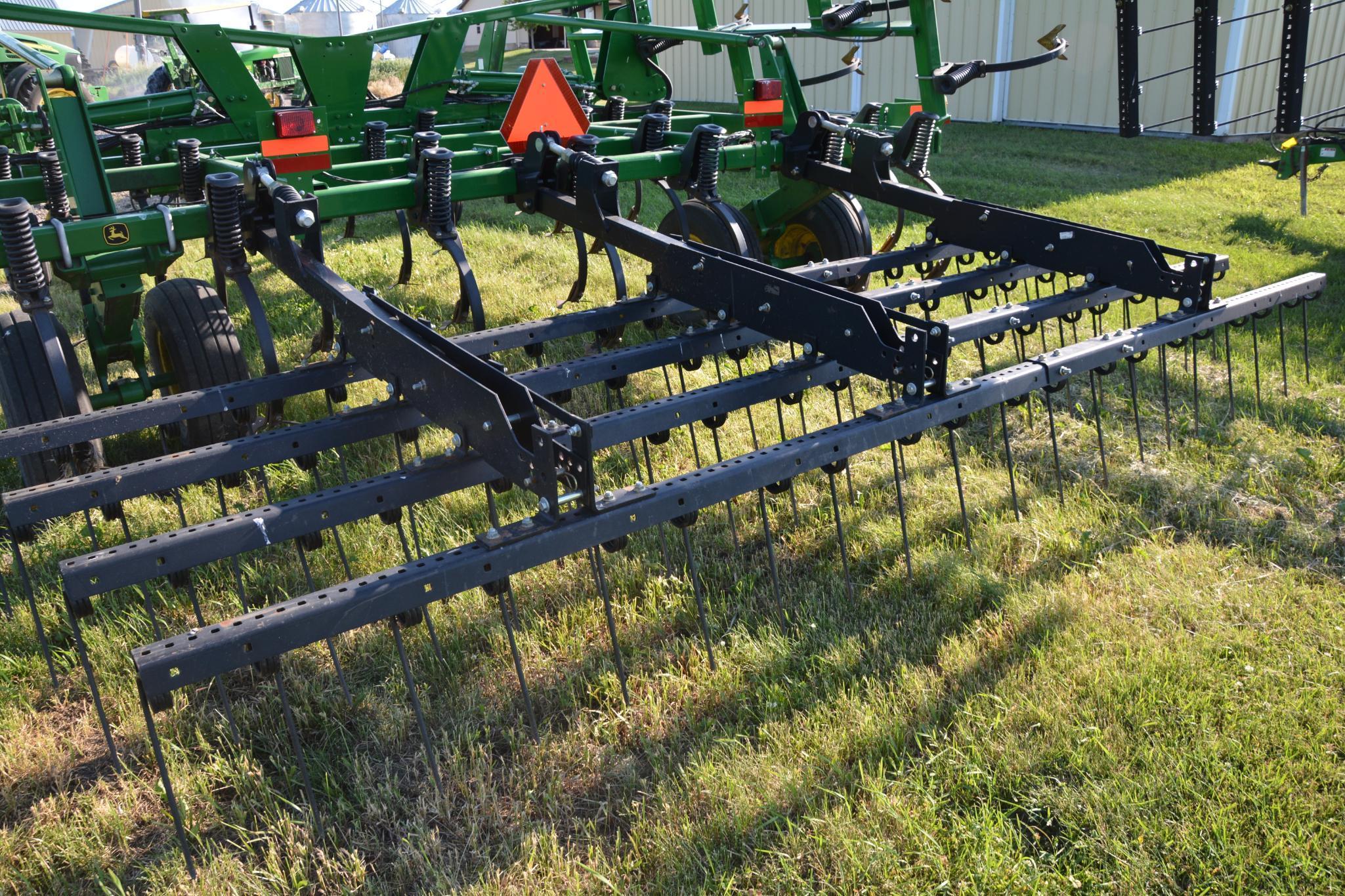 John Deere 2210 45' field cultivator