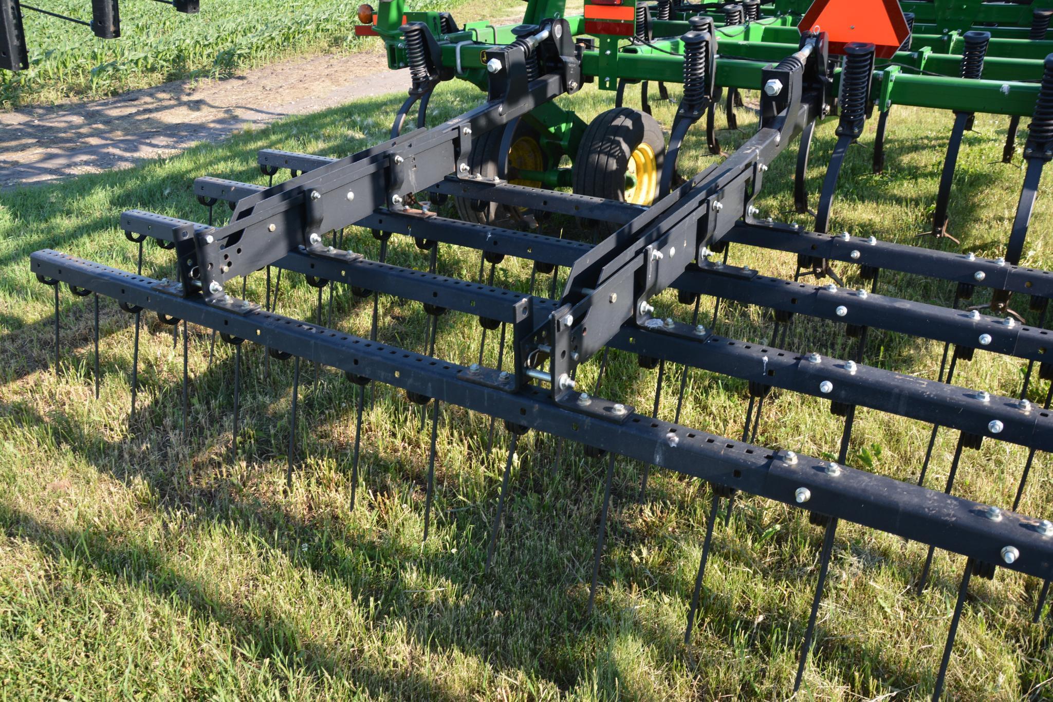 John Deere 2210 45' field cultivator