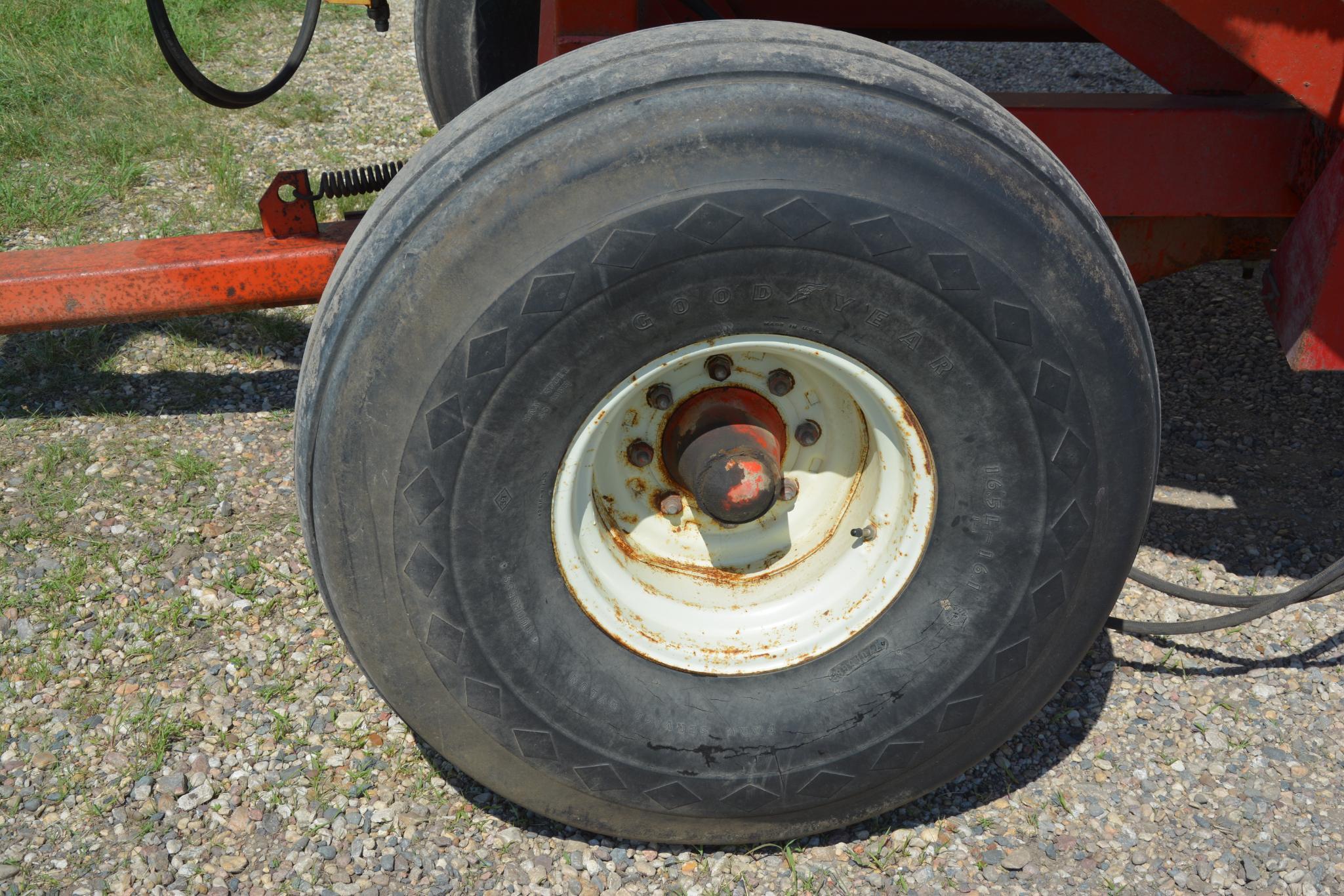 J&M 350-20 gravity wagon on J&M 13 ton gears