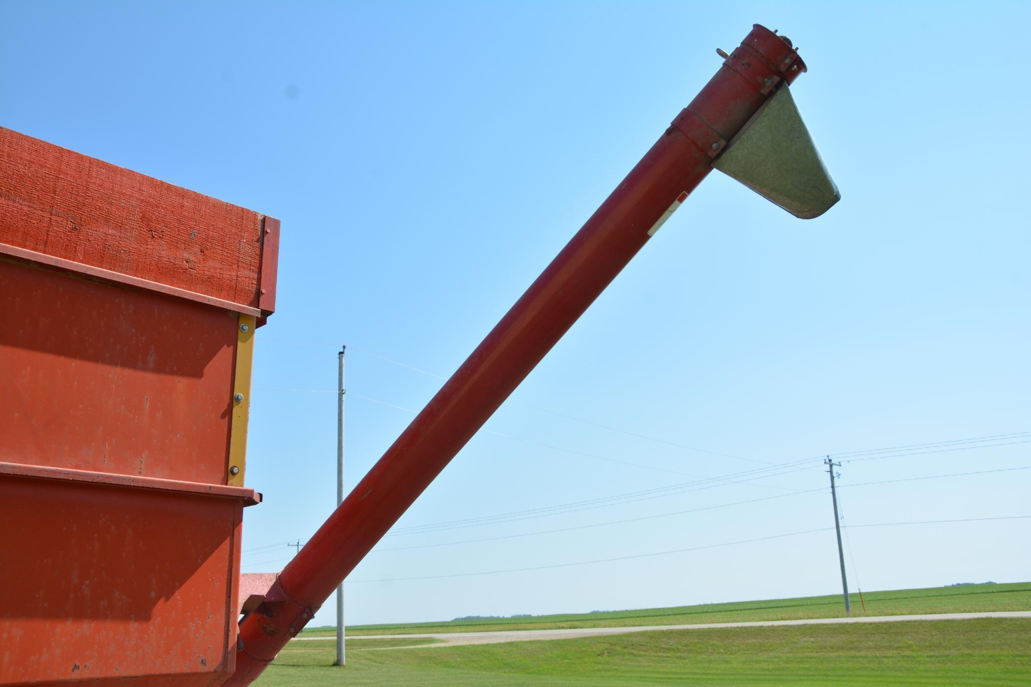 J&M 350-20 gravity wagon on J&M 13 ton gears