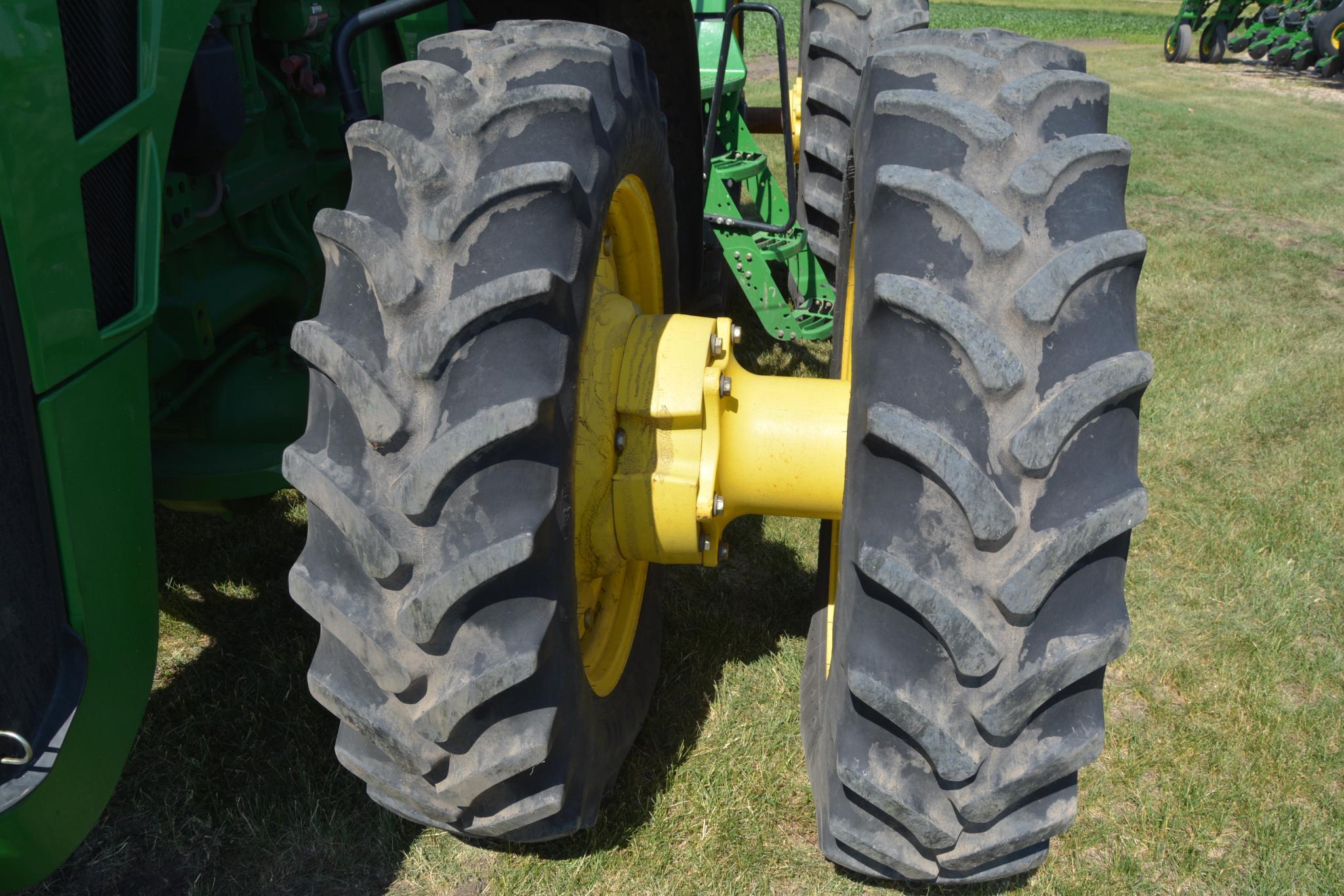 2009 John Deere 8230 MFWD tractor