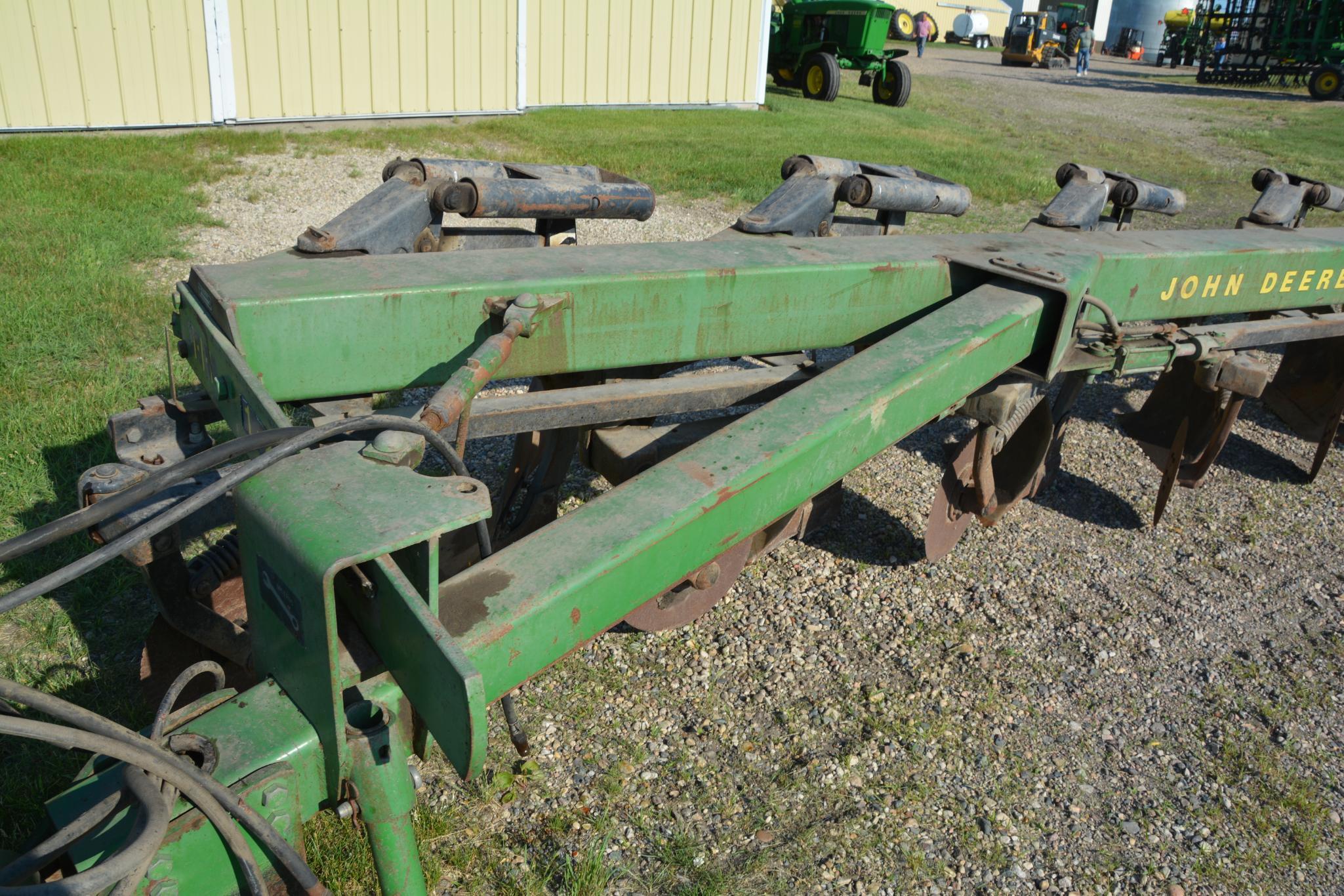 John Deere 2800 vari-width