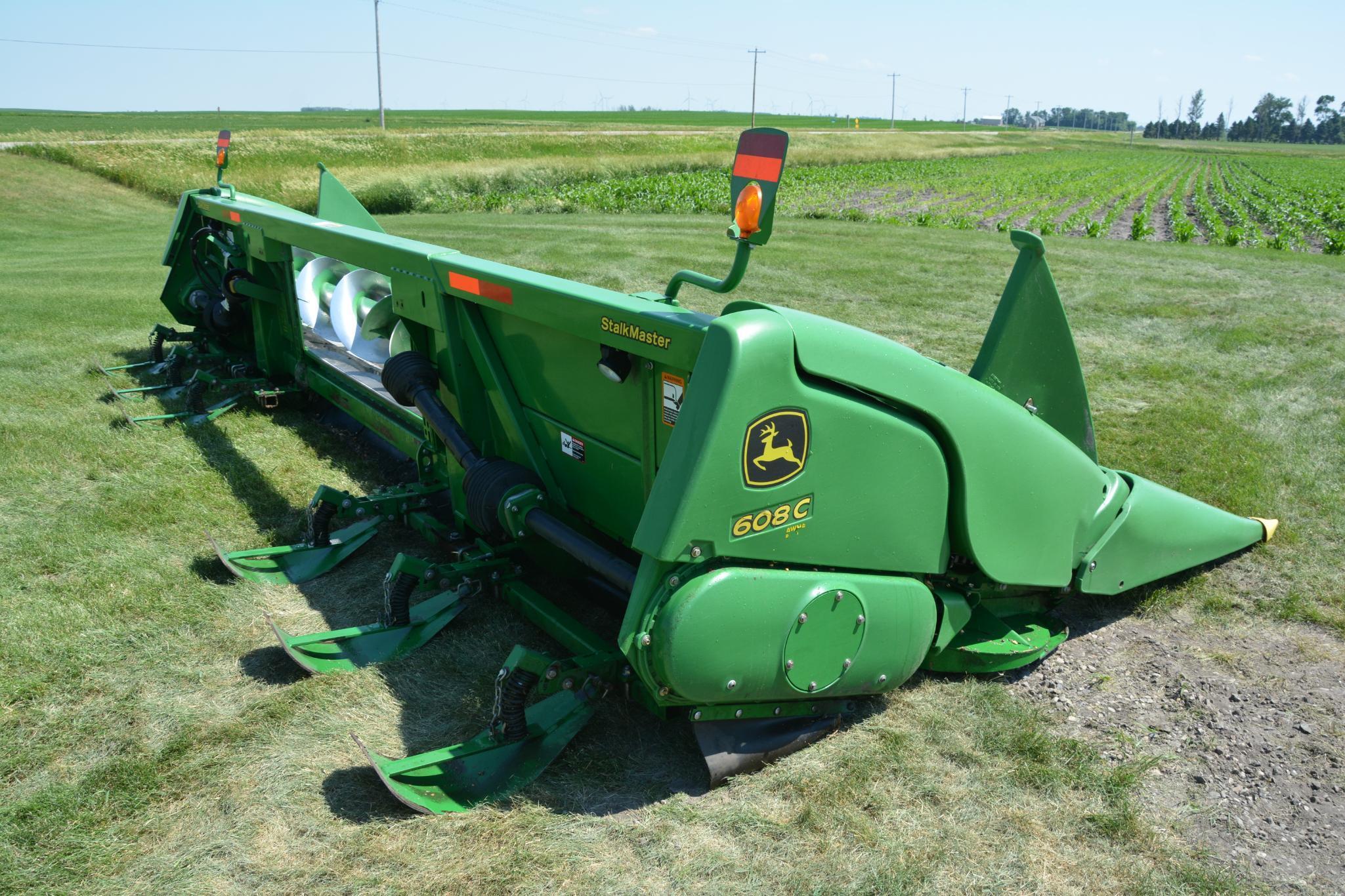 2011 John Deere 608C Stalk Master chopping corn head