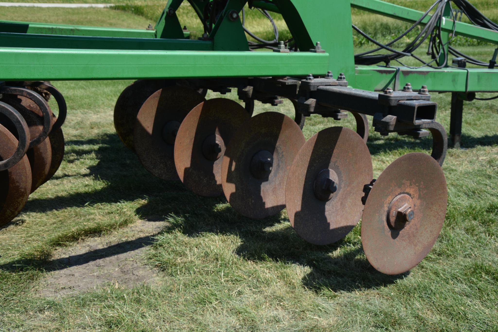 John Deere 2700 7 shank 14' disc ripper